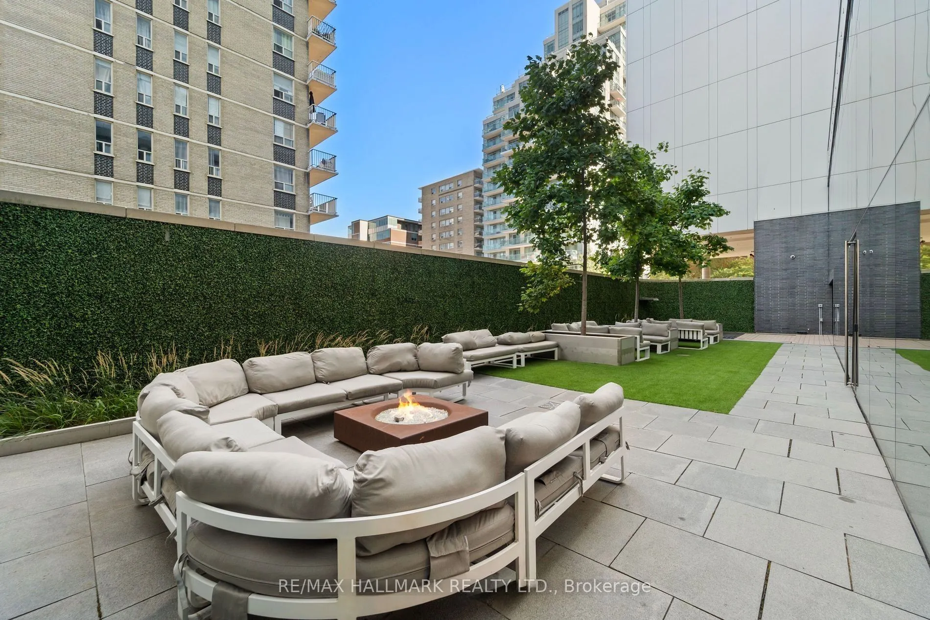 185 Roehampton Avenue #PH2