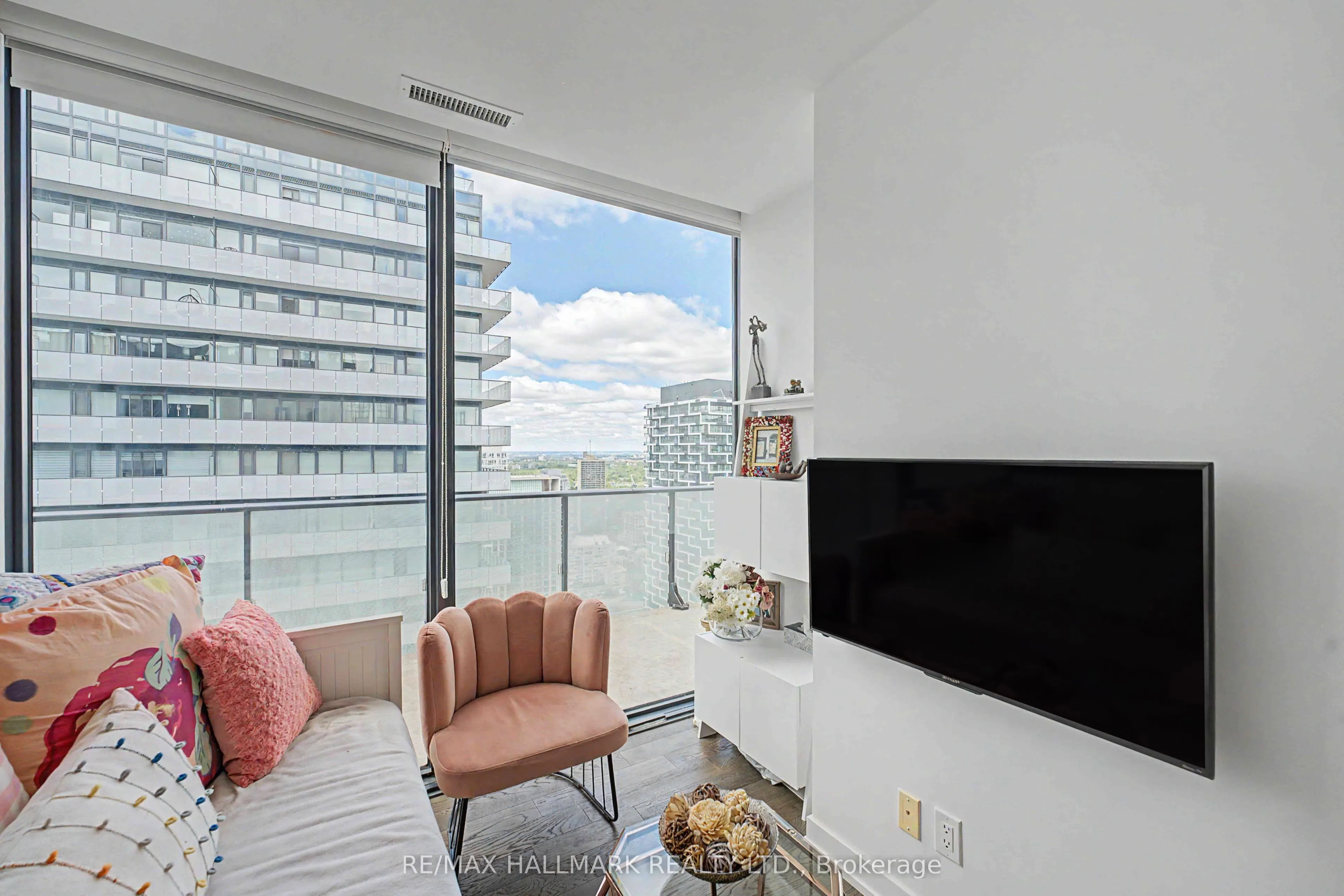 185 Roehampton Avenue #PH2