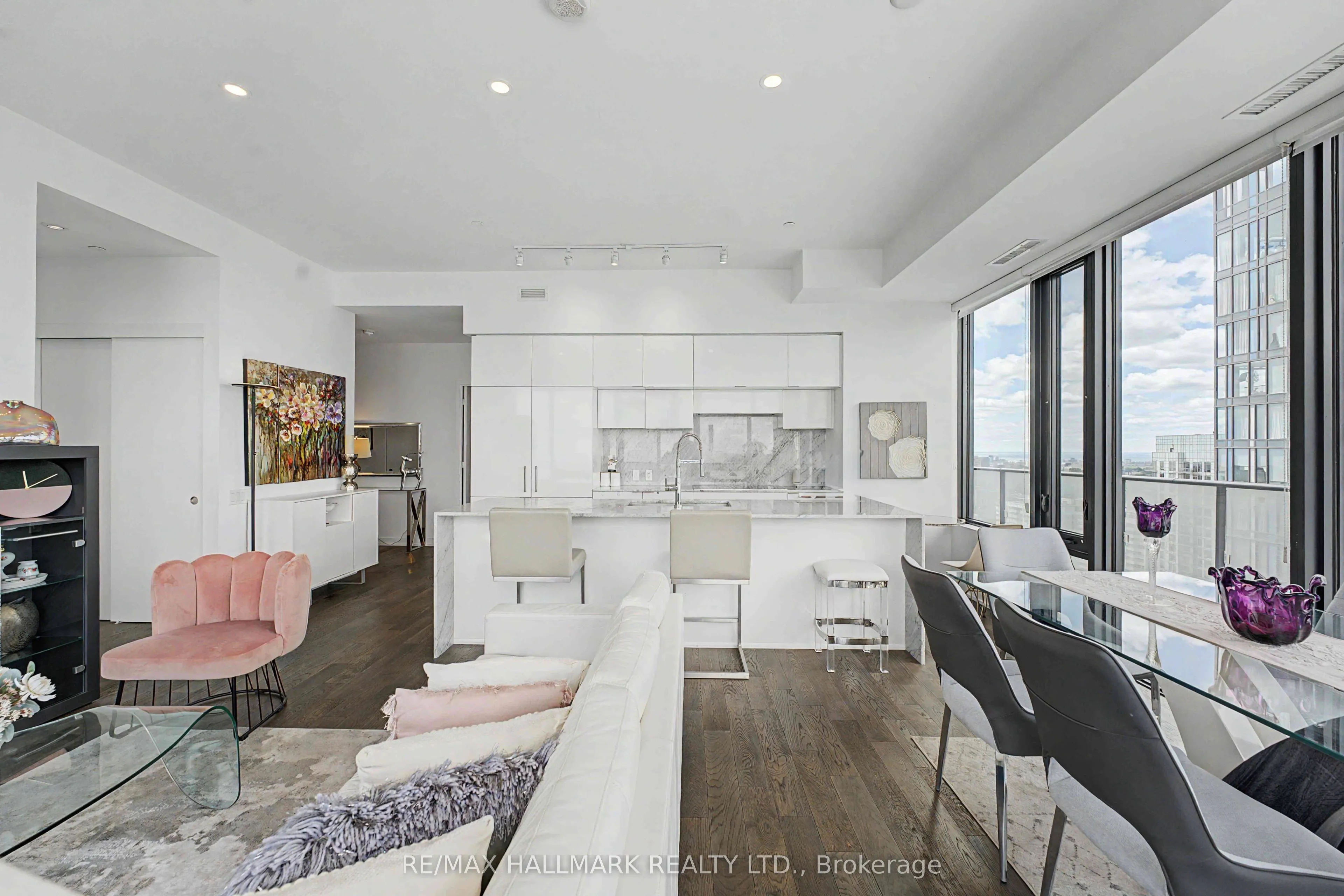 185 Roehampton Avenue #PH2