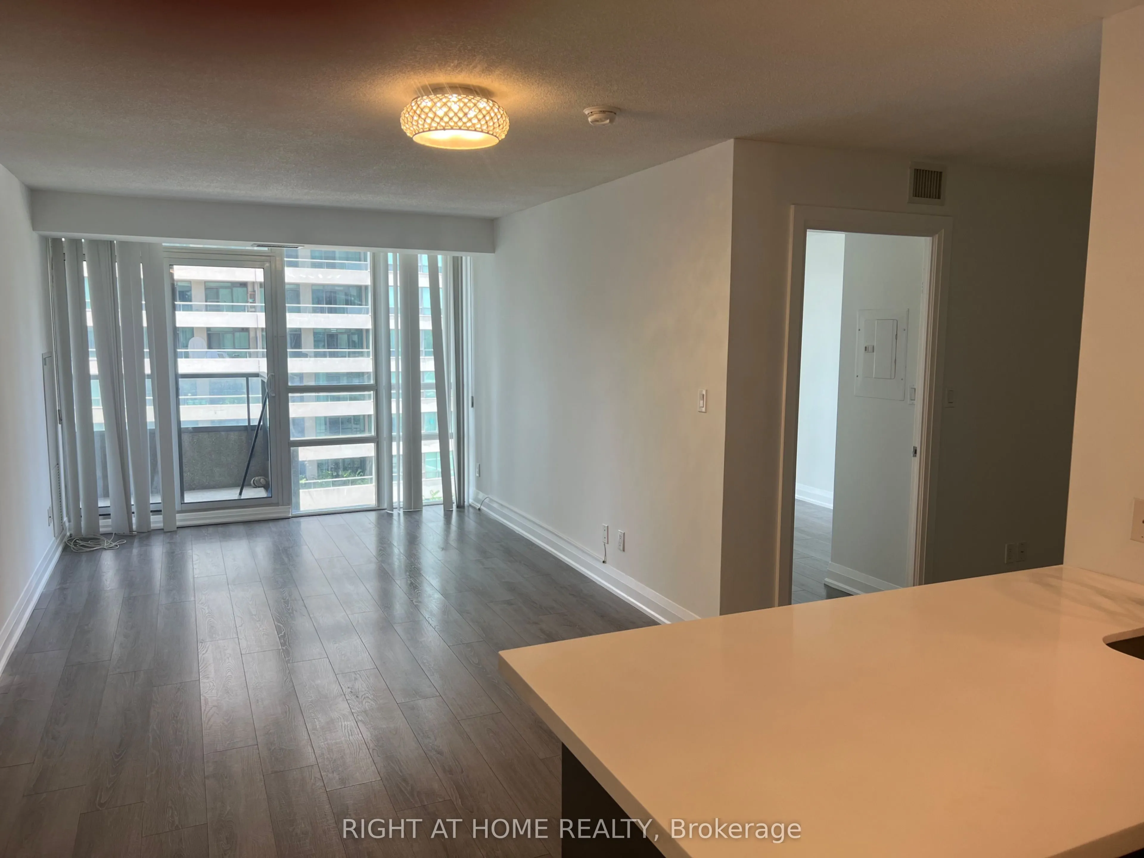 35 Hollywood Avenue #817