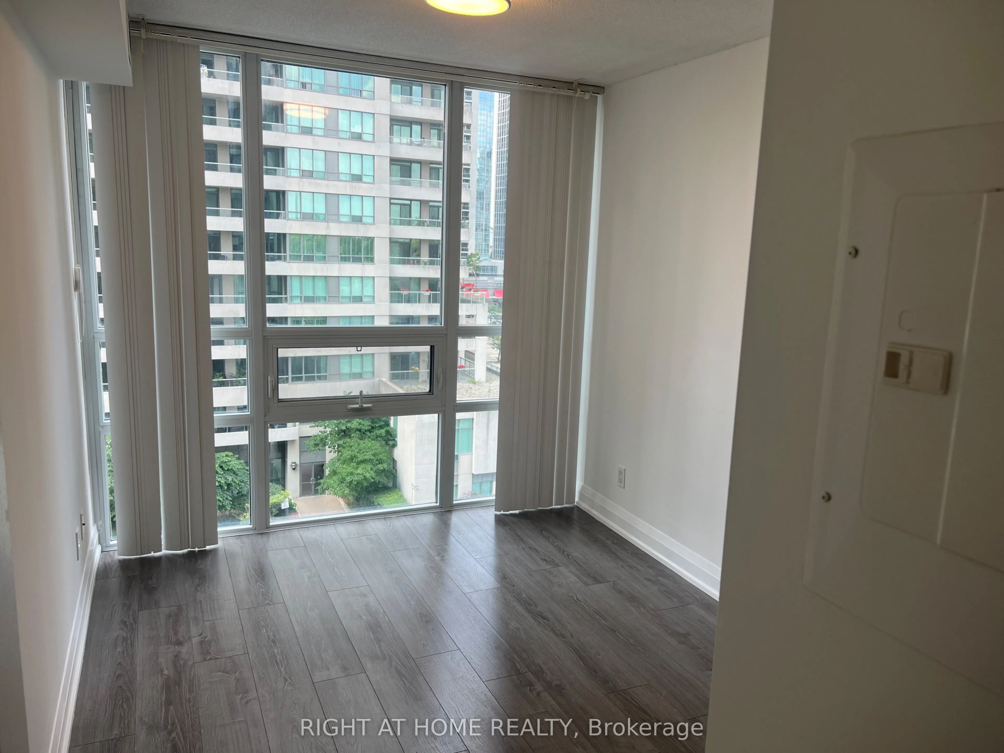 35 Hollywood Avenue #817