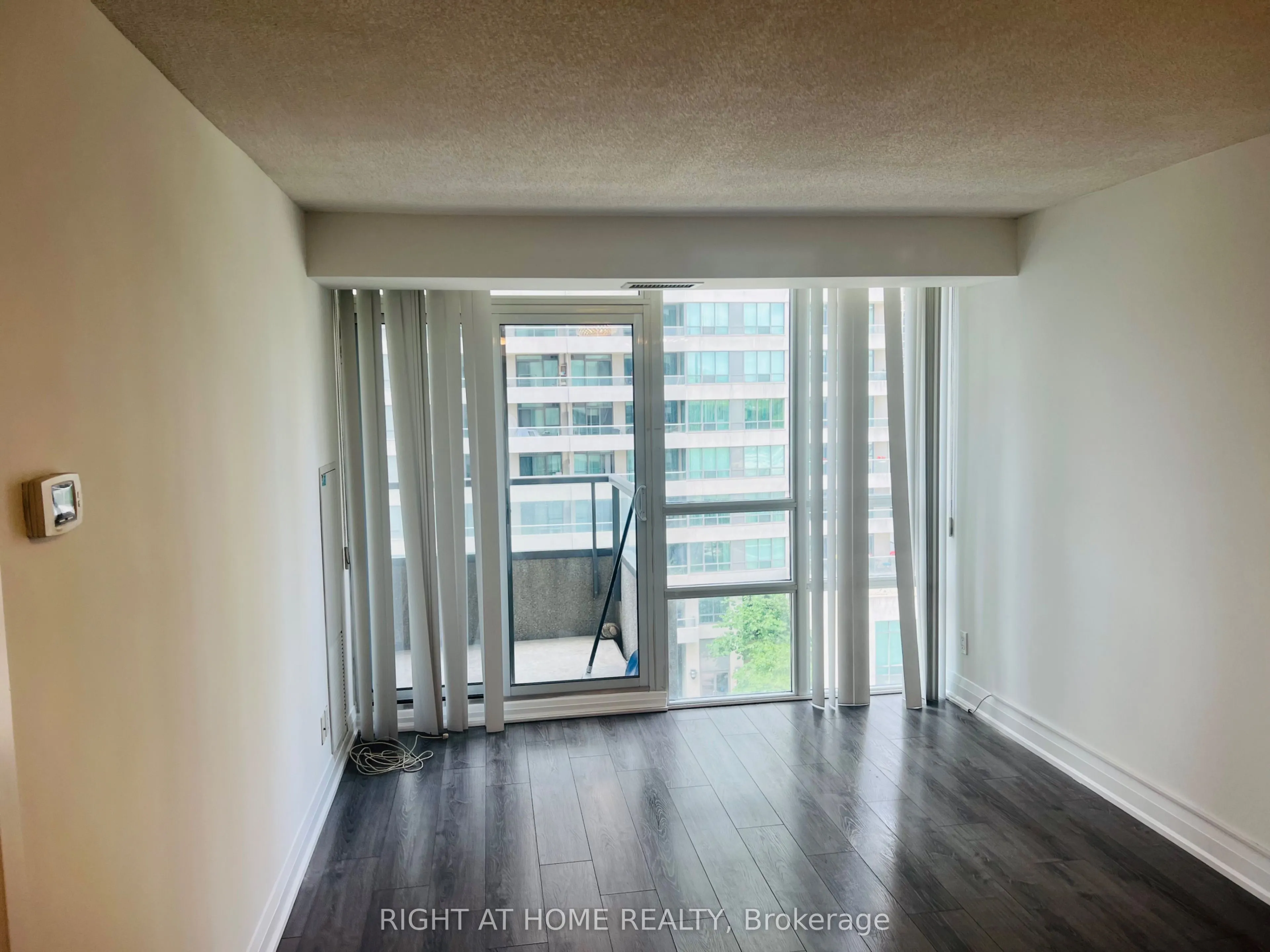 35 Hollywood Avenue #817