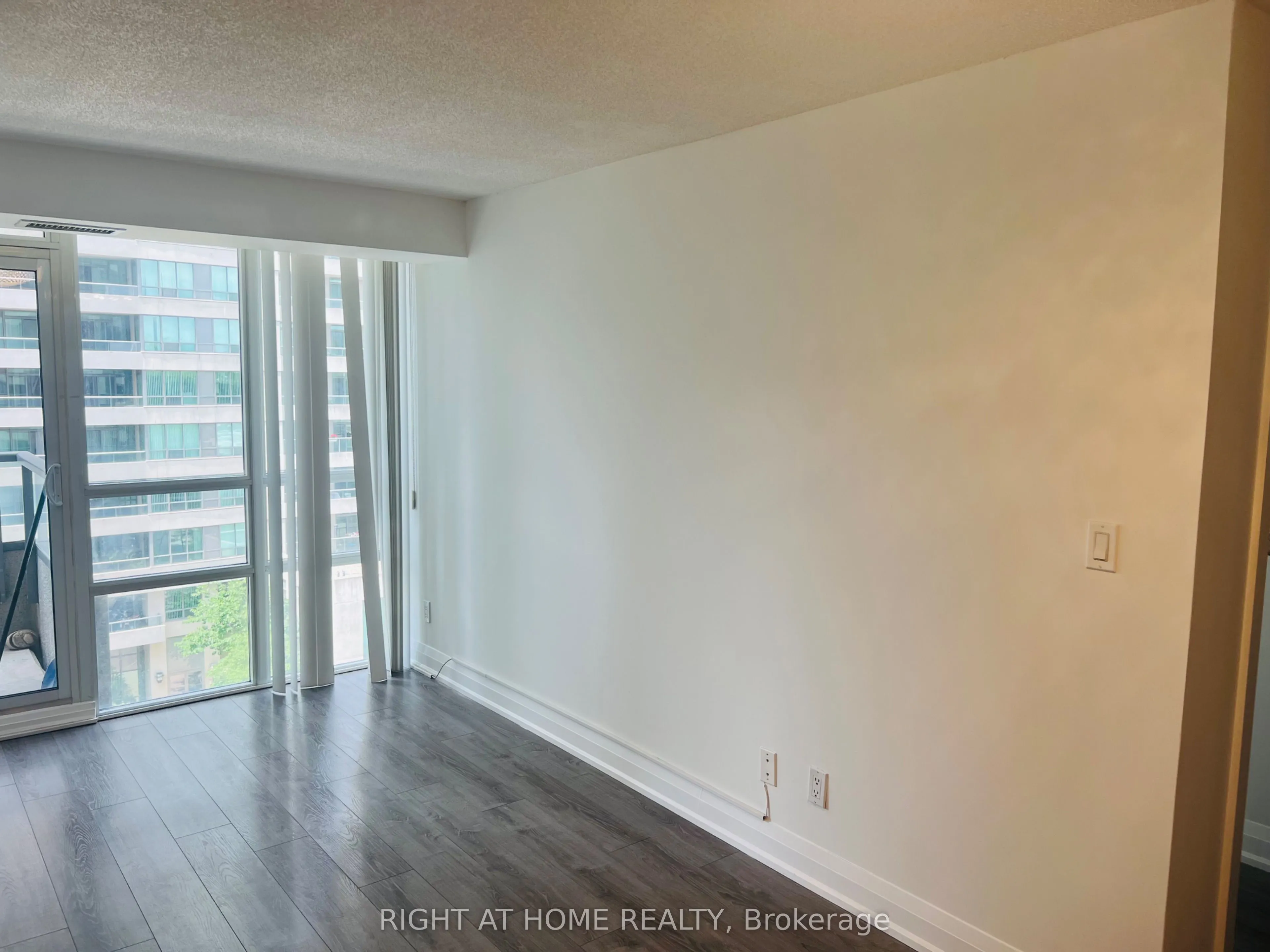 35 Hollywood Avenue #817