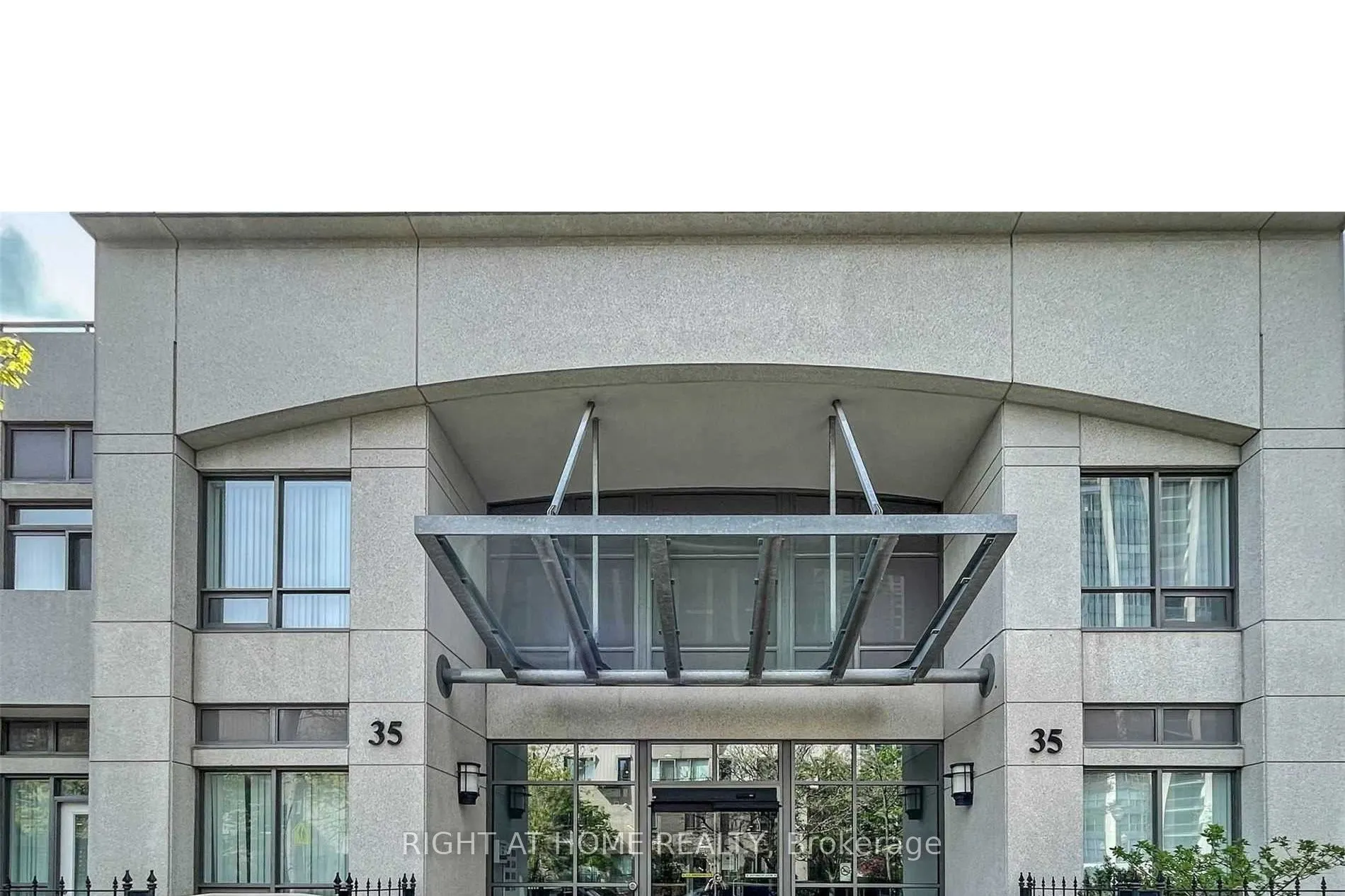 35 Hollywood Avenue #817
