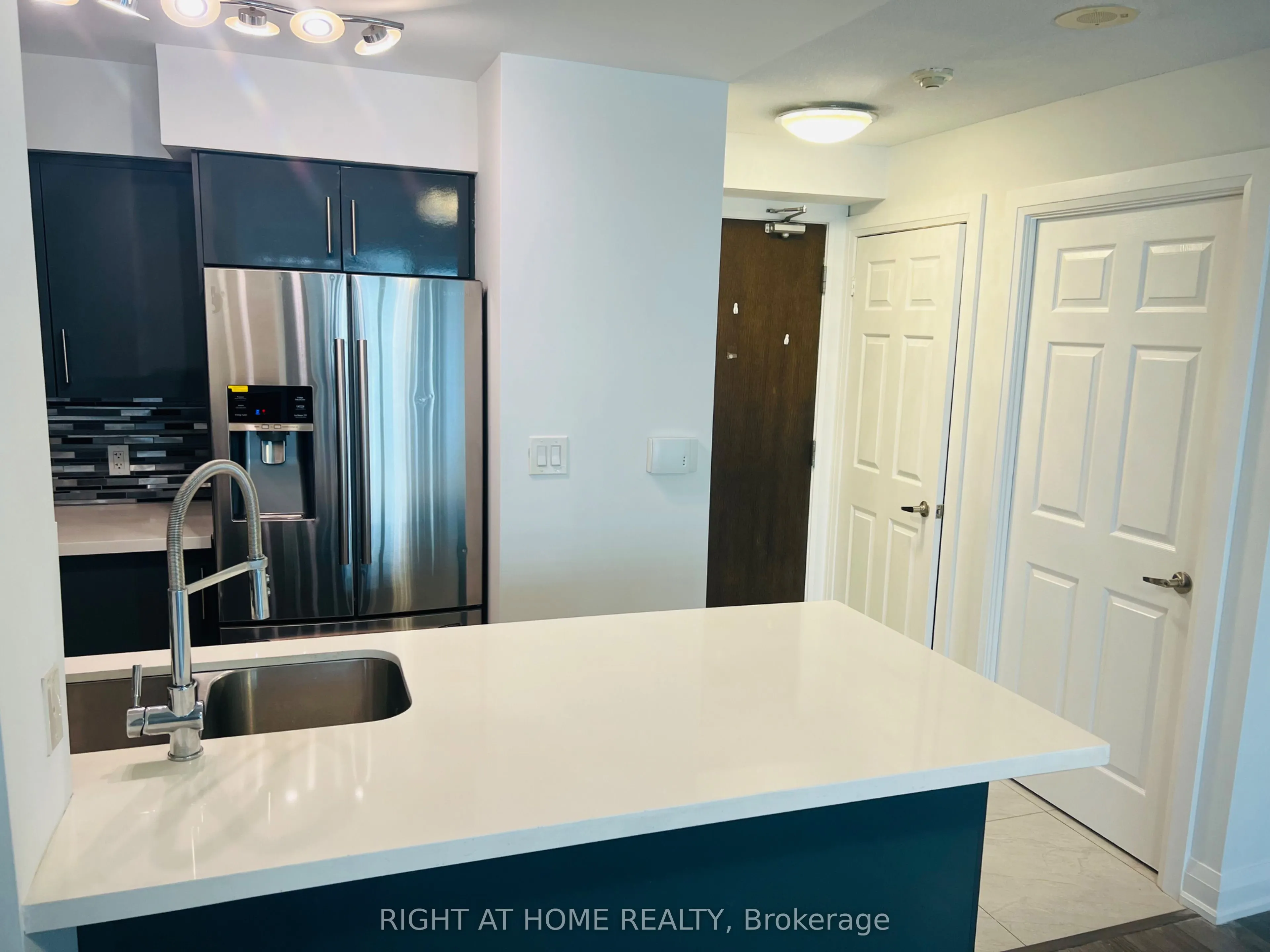 35 Hollywood Avenue #817