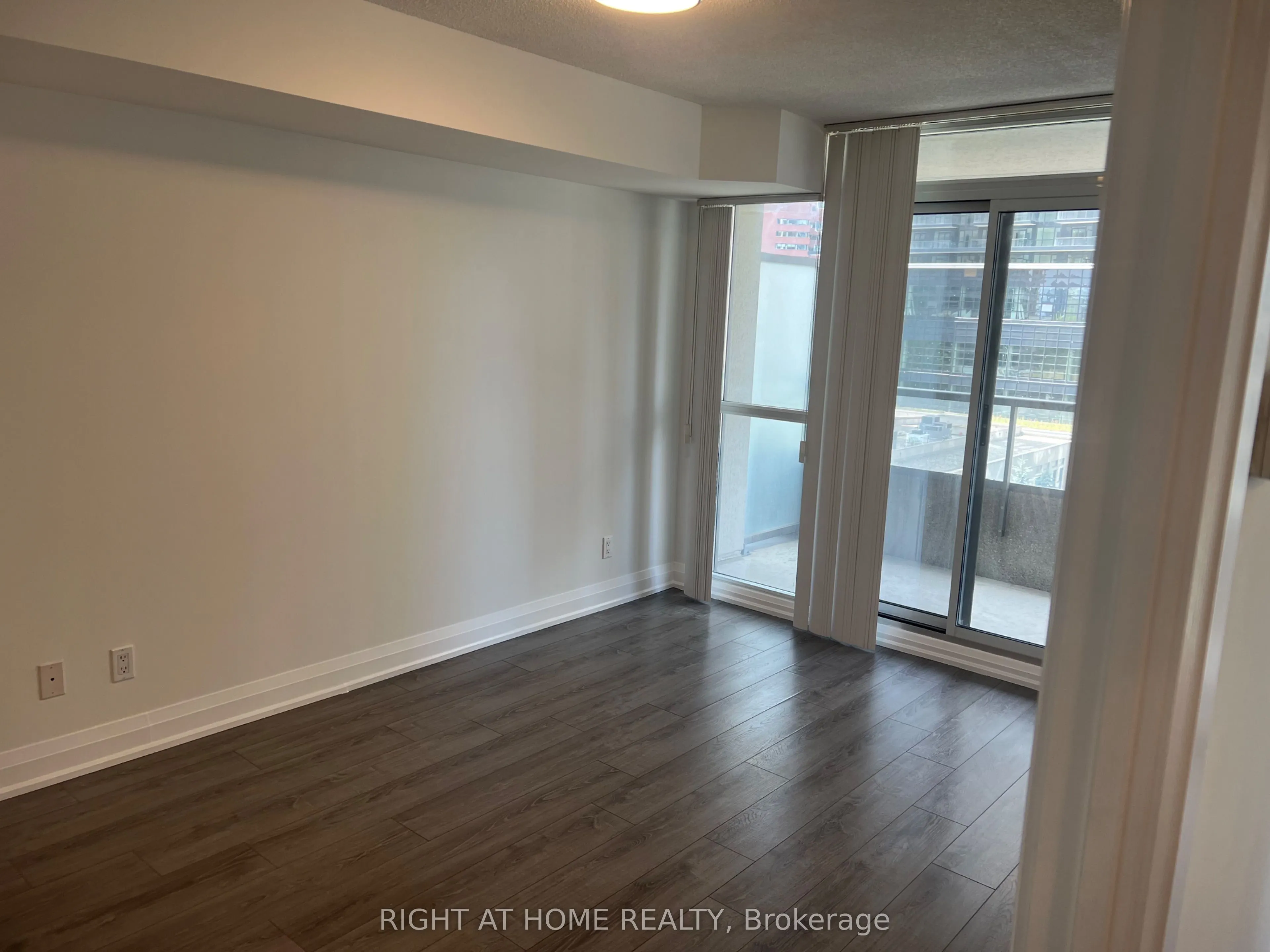 35 Hollywood Avenue #817