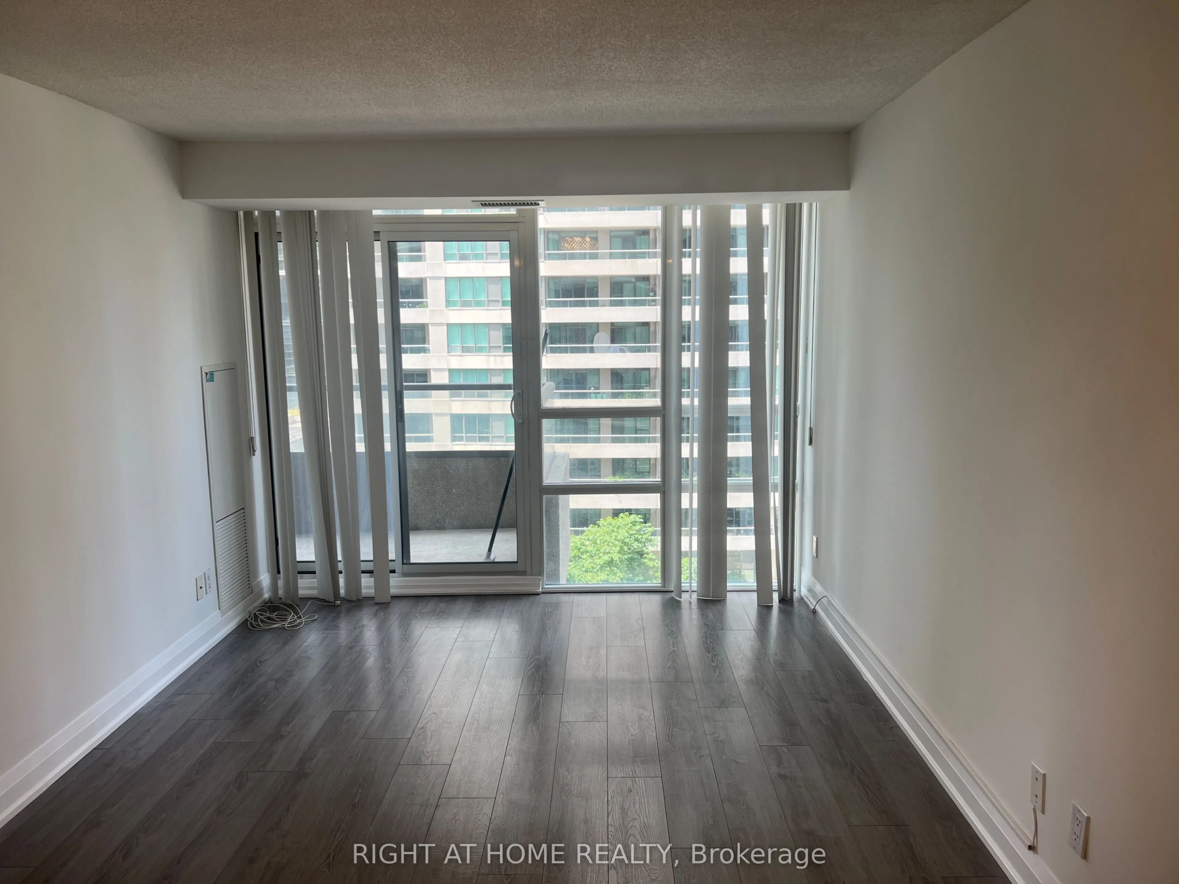 35 Hollywood Avenue #817