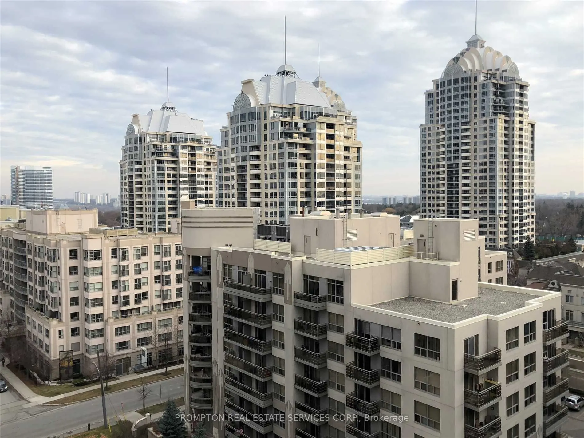 7 Kenaston Gardens #905