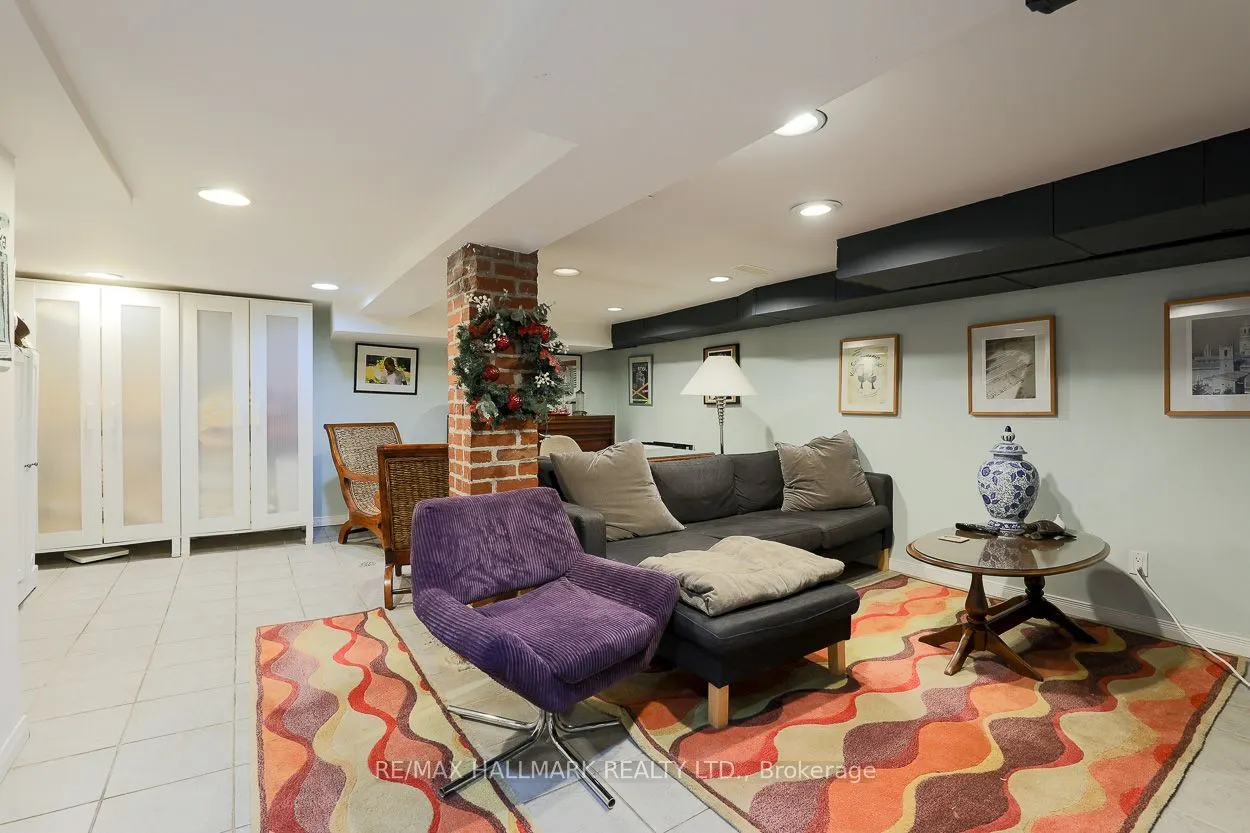 142 Hillsdale Avenue E