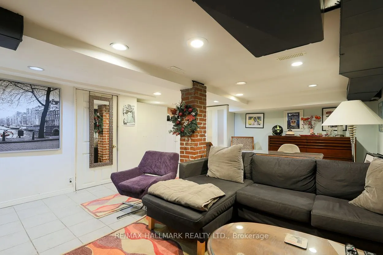 142 Hillsdale Avenue E