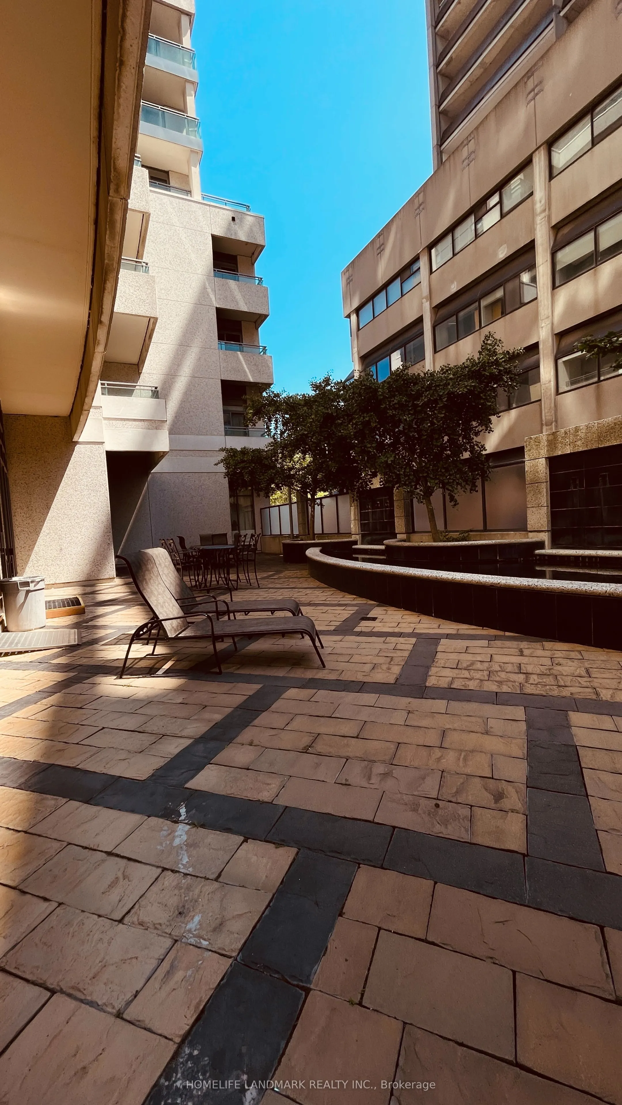736 Spadina Avenue #803