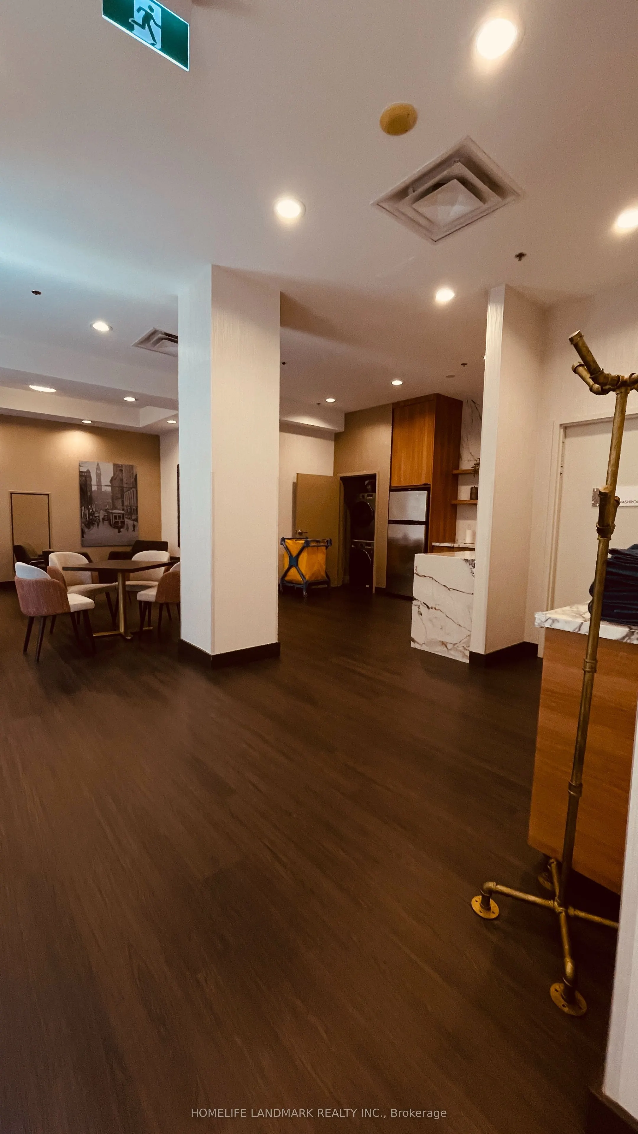 736 Spadina Avenue #803