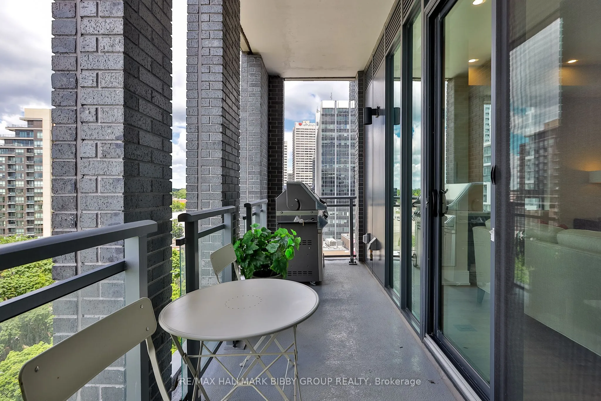 1 Hillsdale Avenue W #902