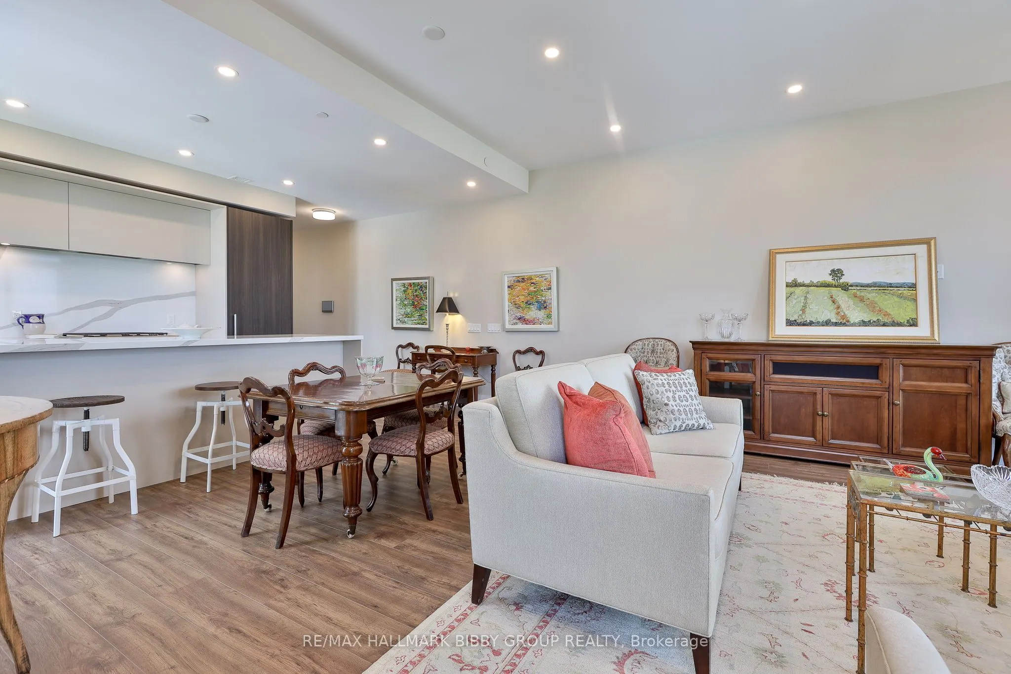 1 Hillsdale Avenue W #902