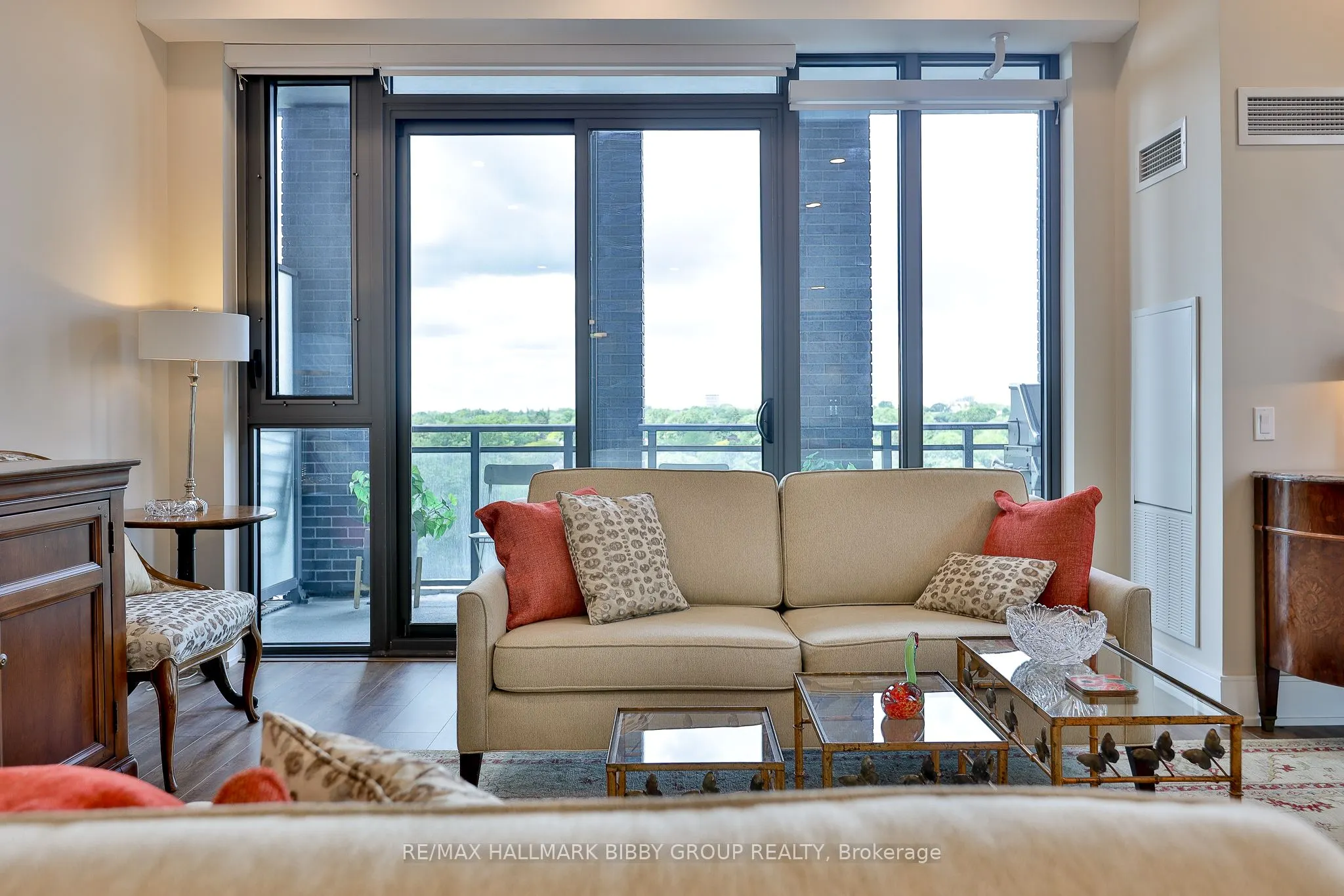 1 Hillsdale Avenue W #902