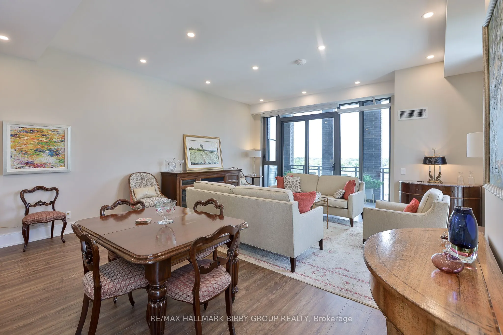 1 Hillsdale Avenue W #902