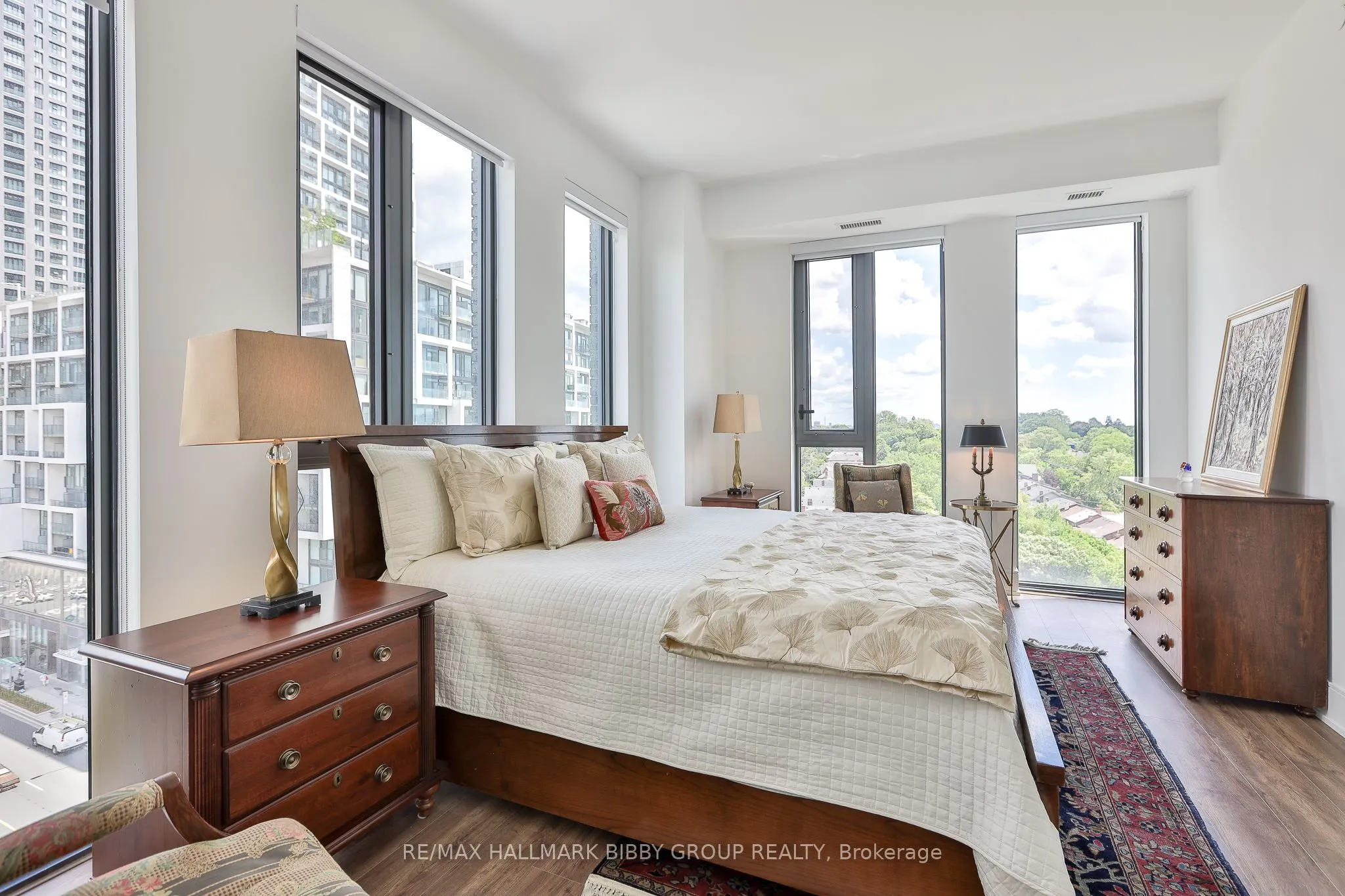 1 Hillsdale Avenue W #902