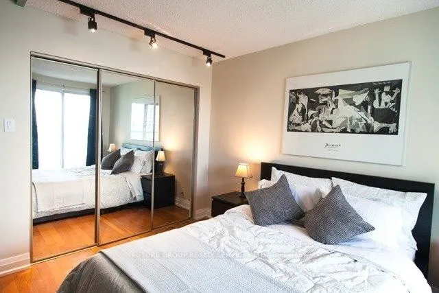77 Harbour Square #2409