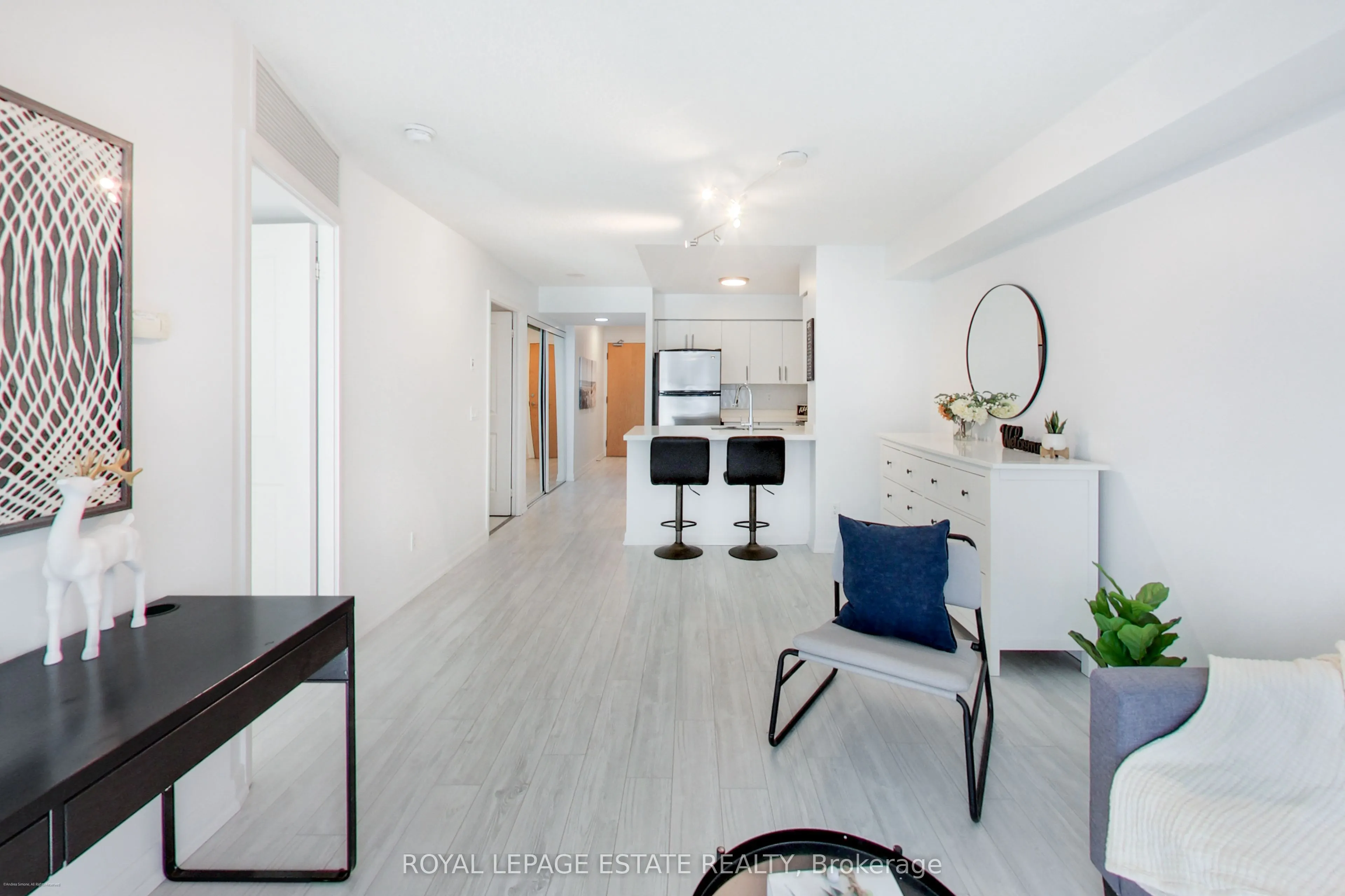 4978 Yonge Street #808