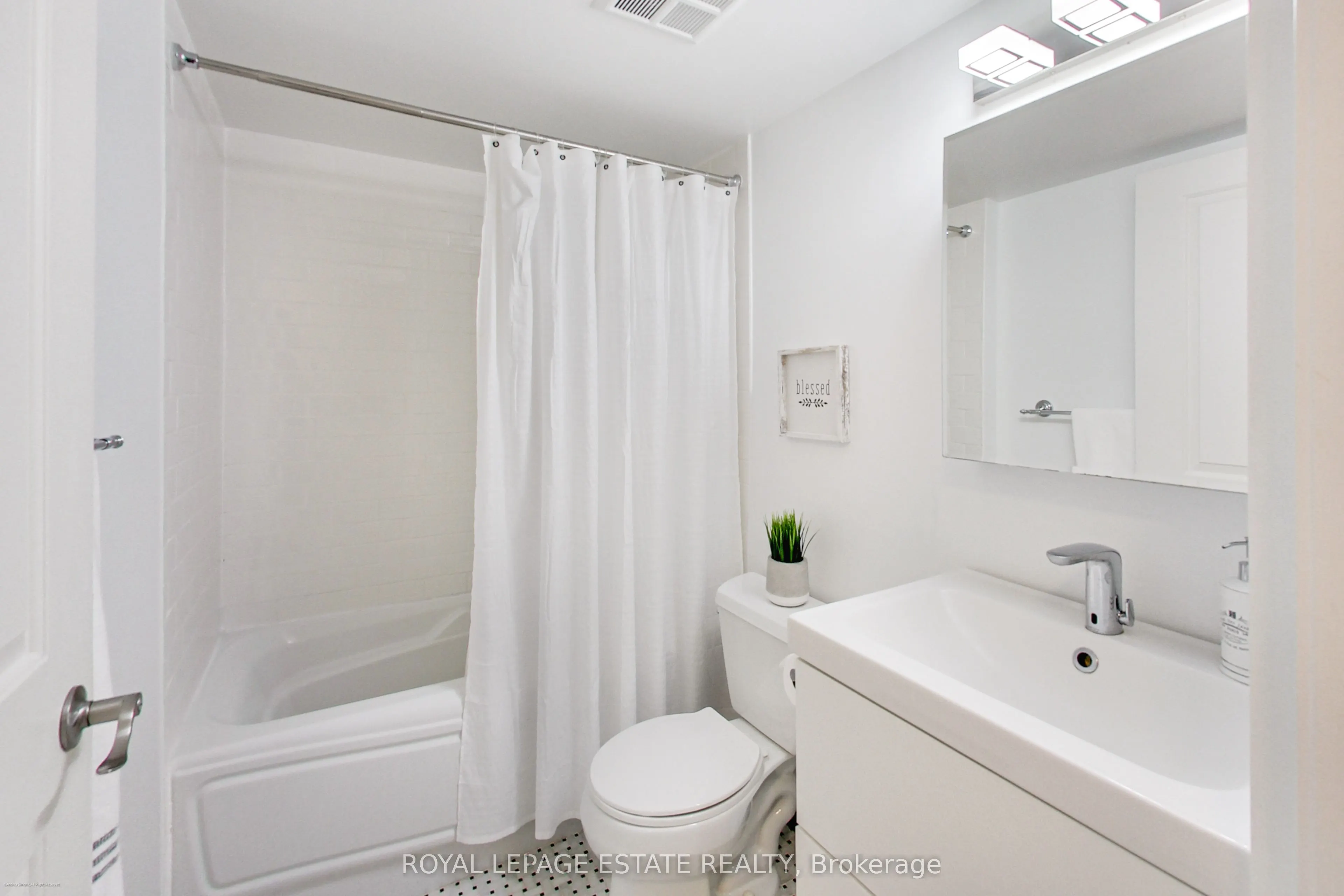 4978 Yonge Street #808