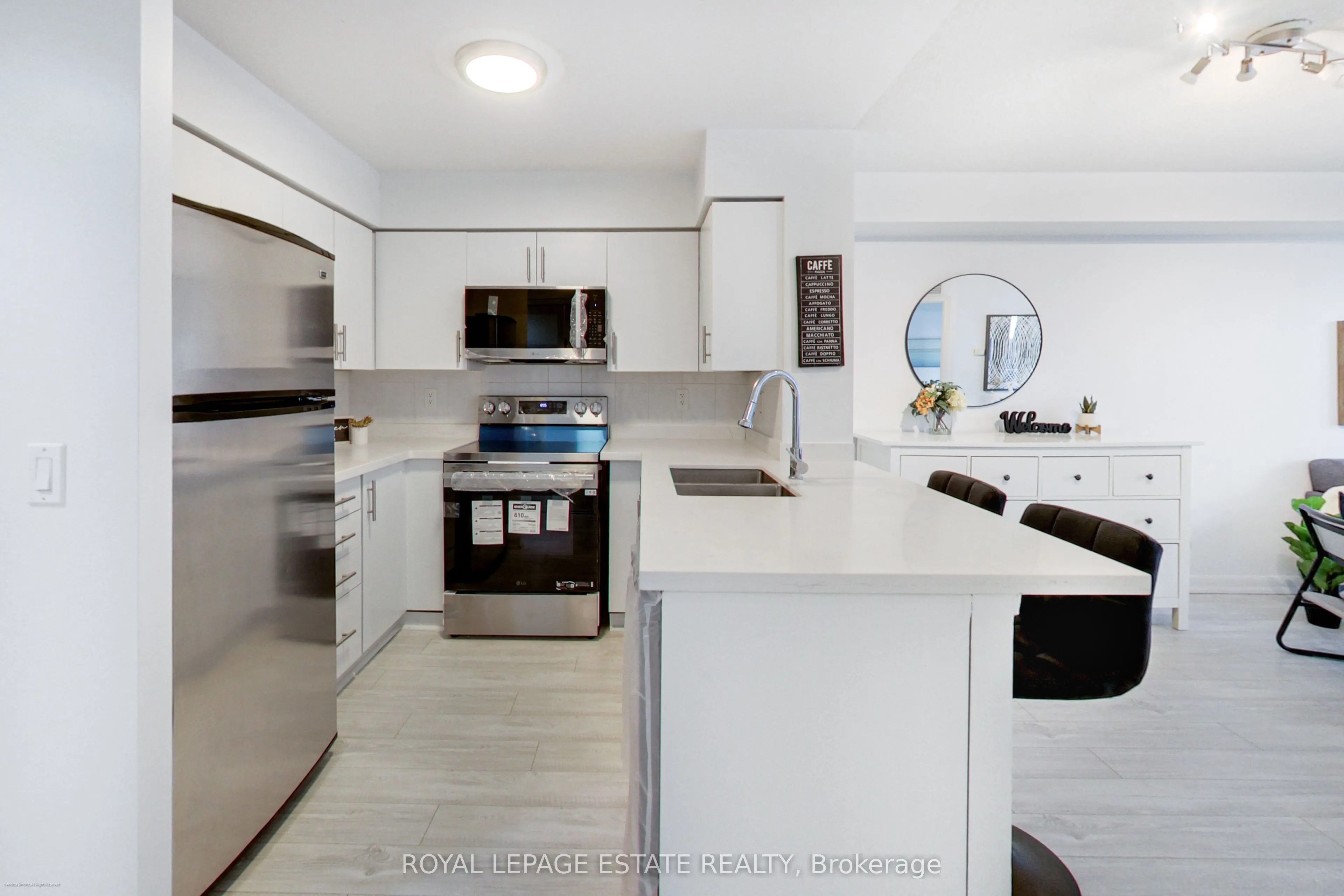 4978 Yonge Street #808