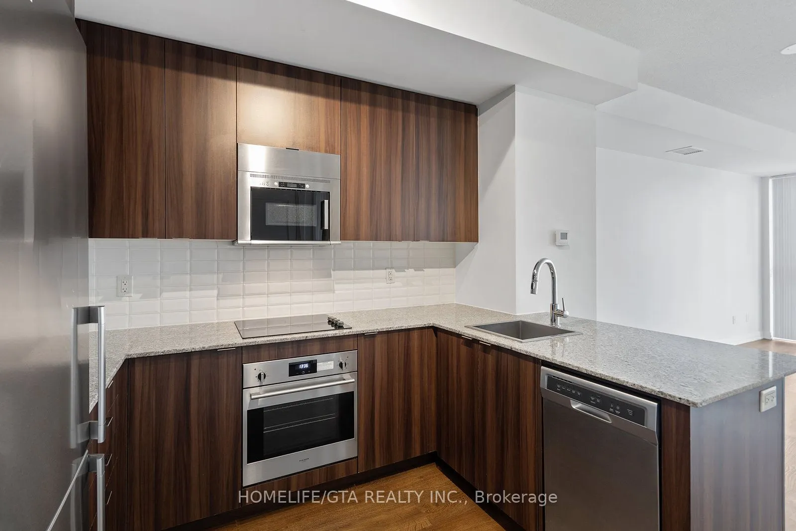 101 Erskine Avenue #420