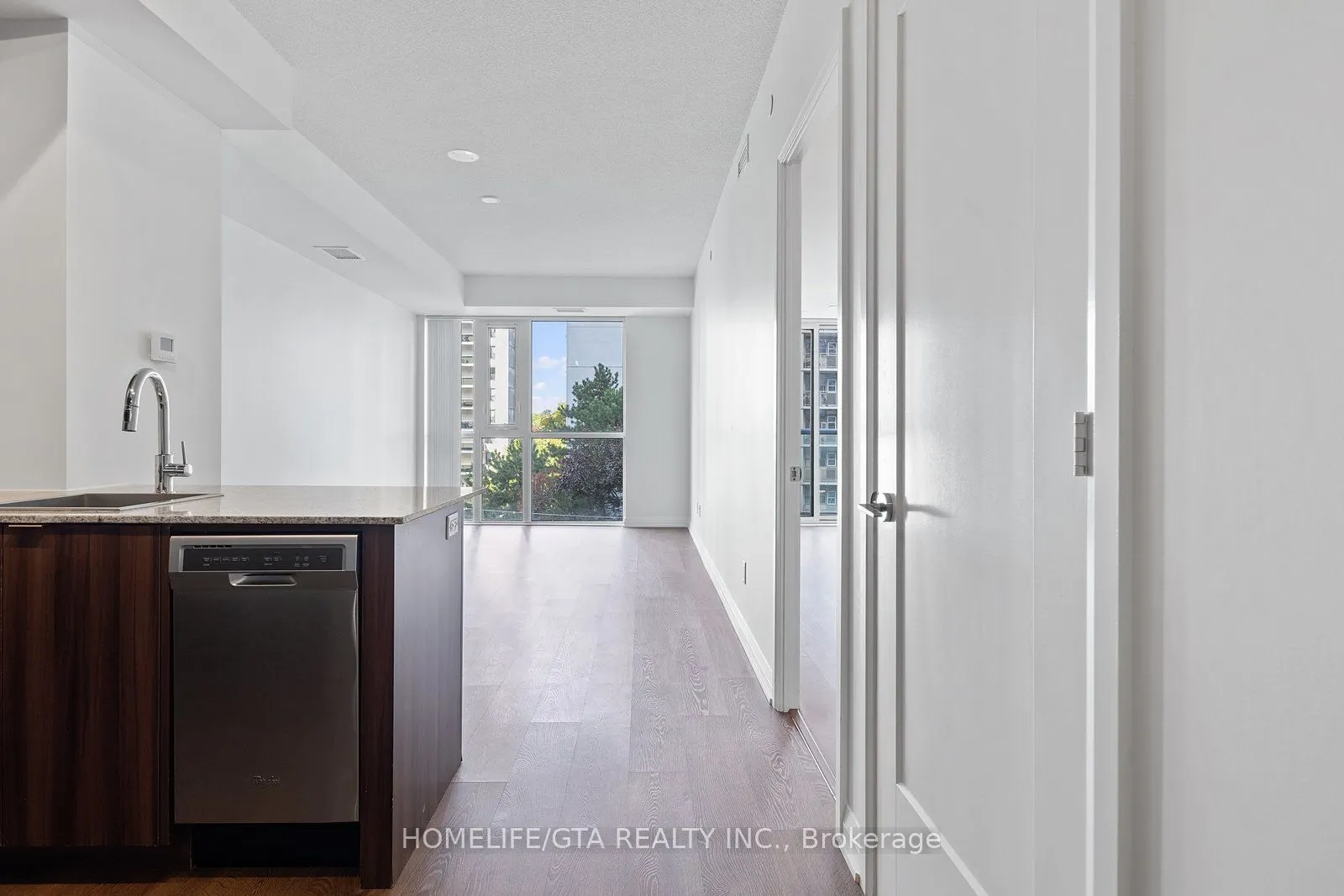 101 Erskine Avenue #420