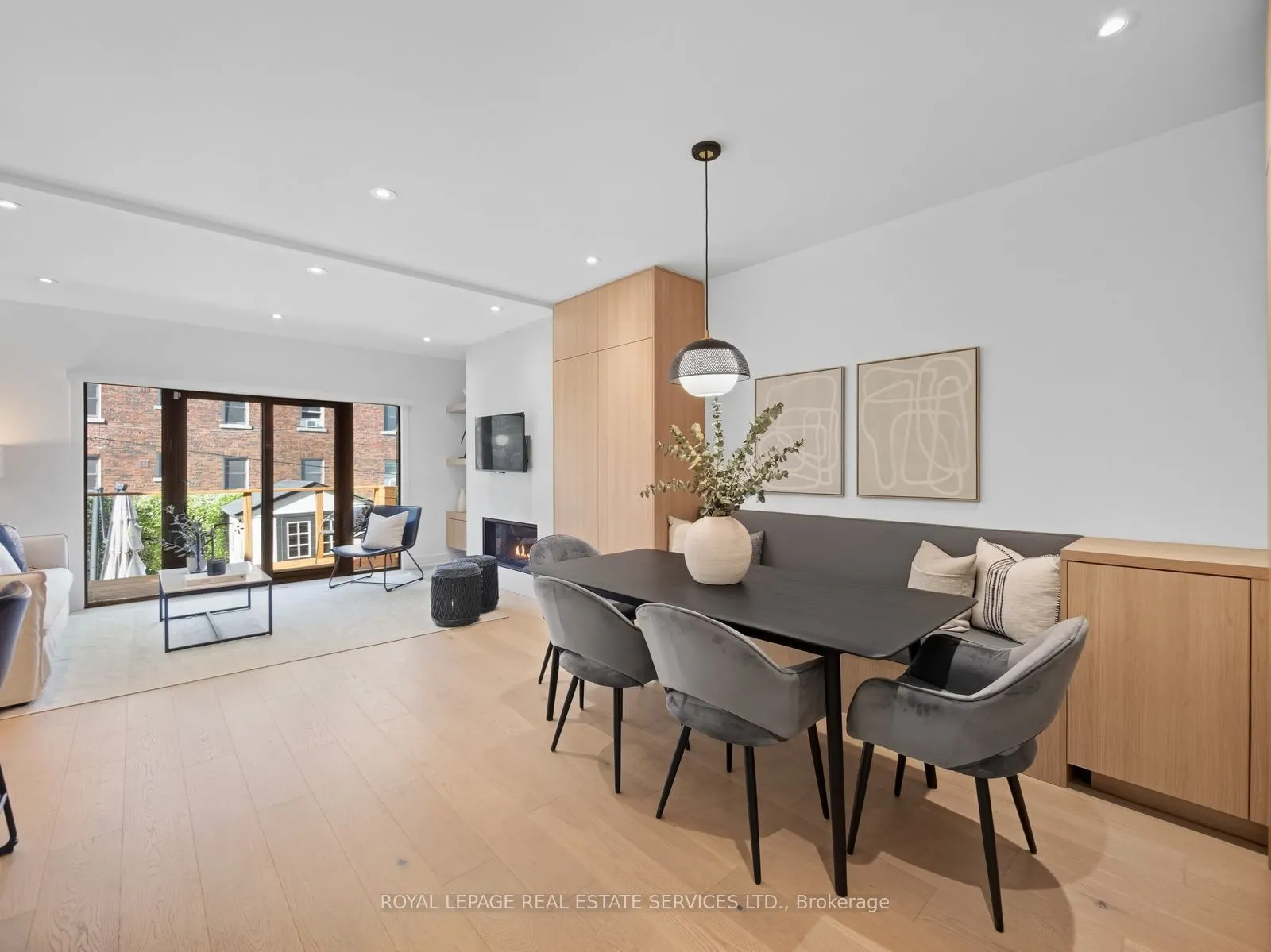 374 Spadina Road