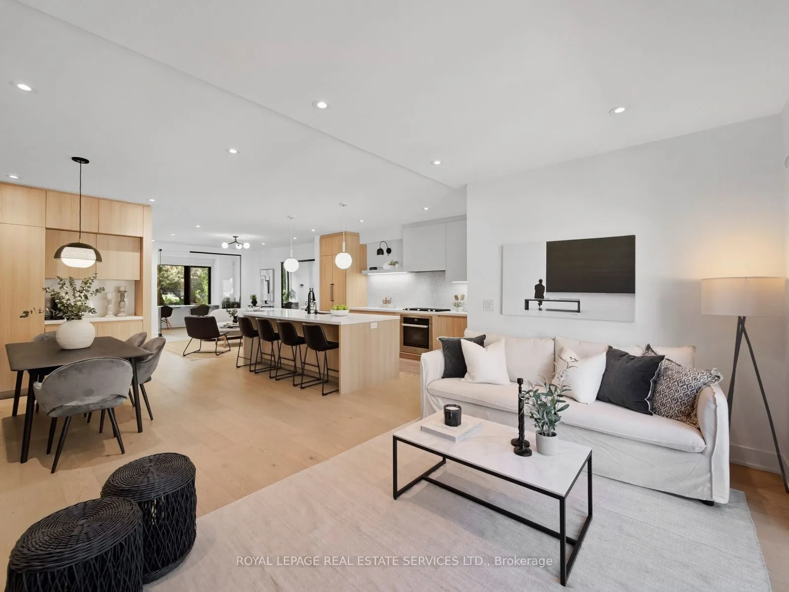 374 Spadina Road