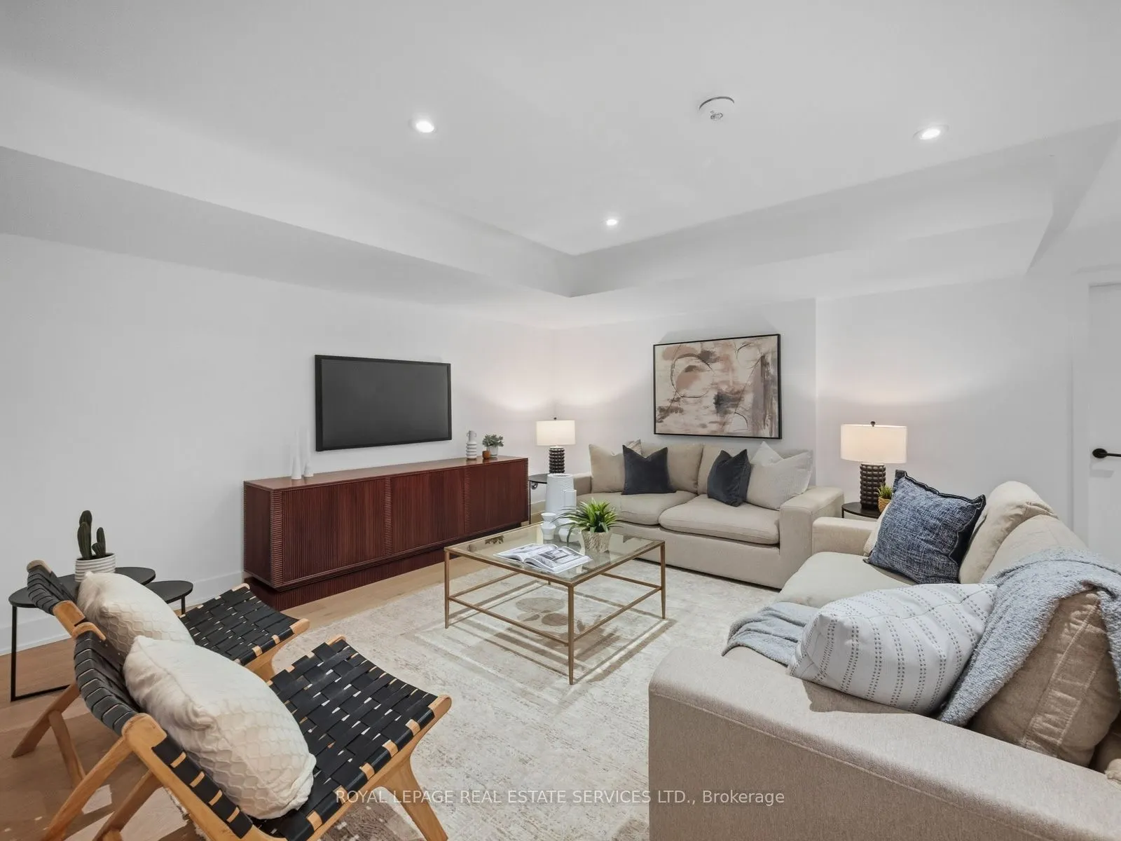 374 Spadina Road