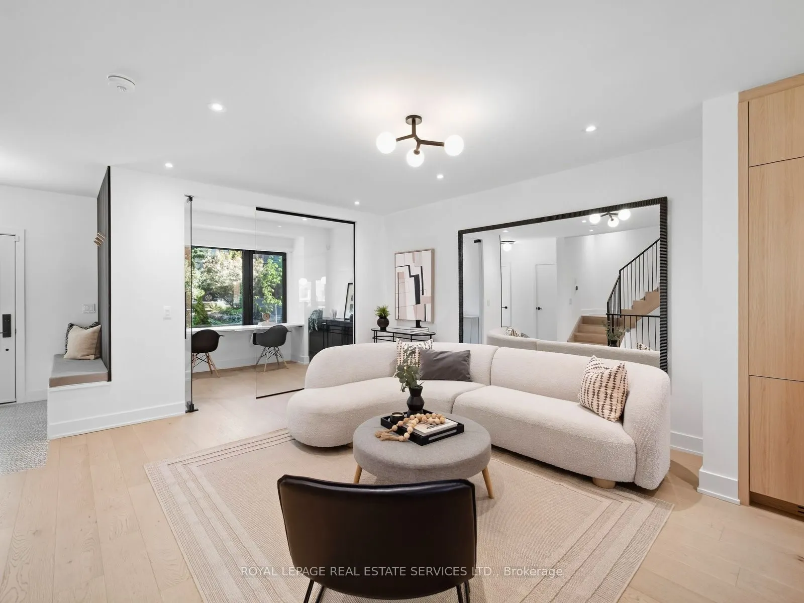 374 Spadina Road