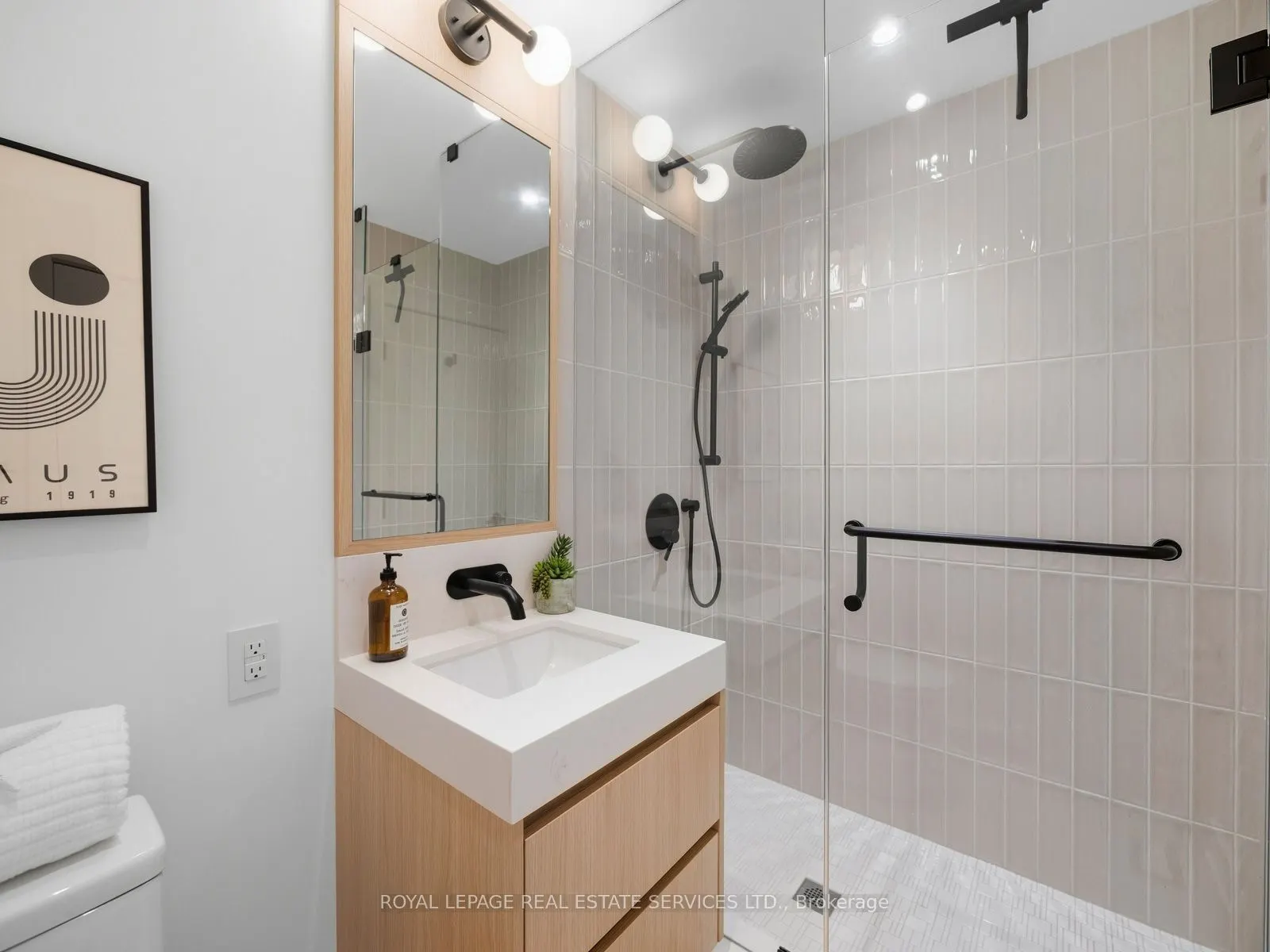 374 Spadina Road
