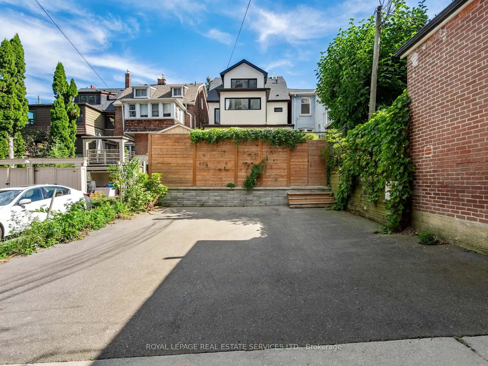 374 Spadina Road