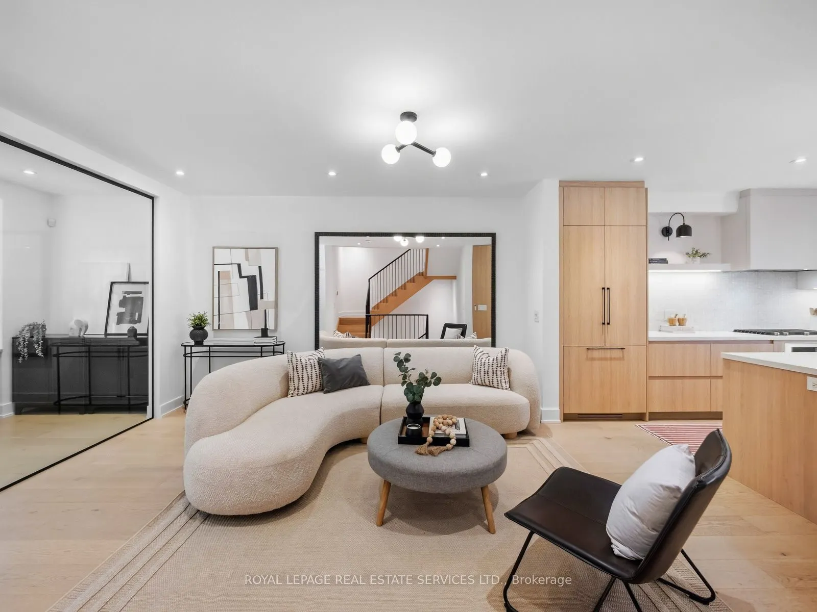 374 Spadina Road