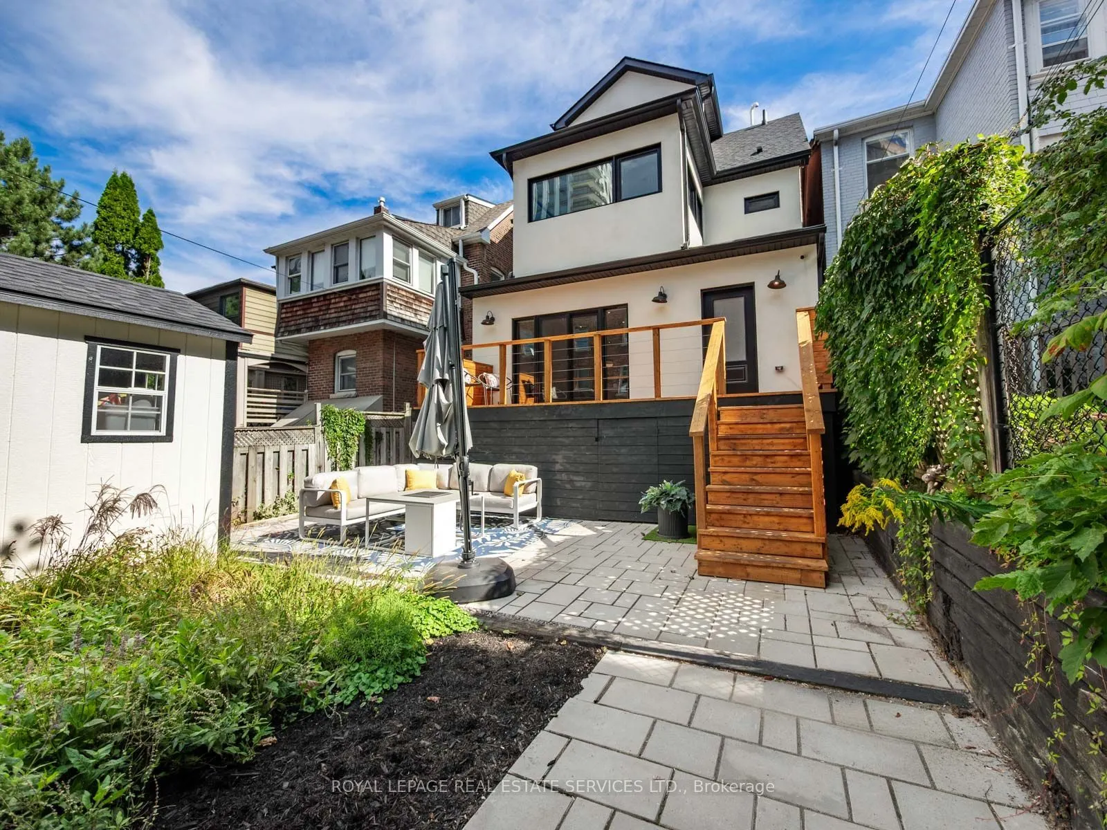 374 Spadina Road