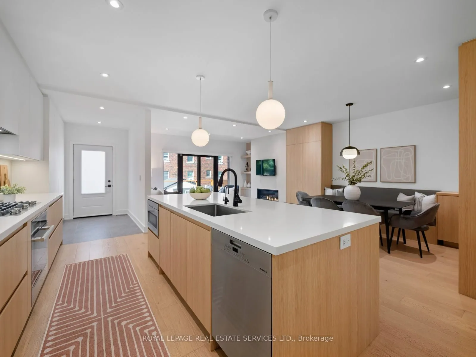 374 Spadina Road