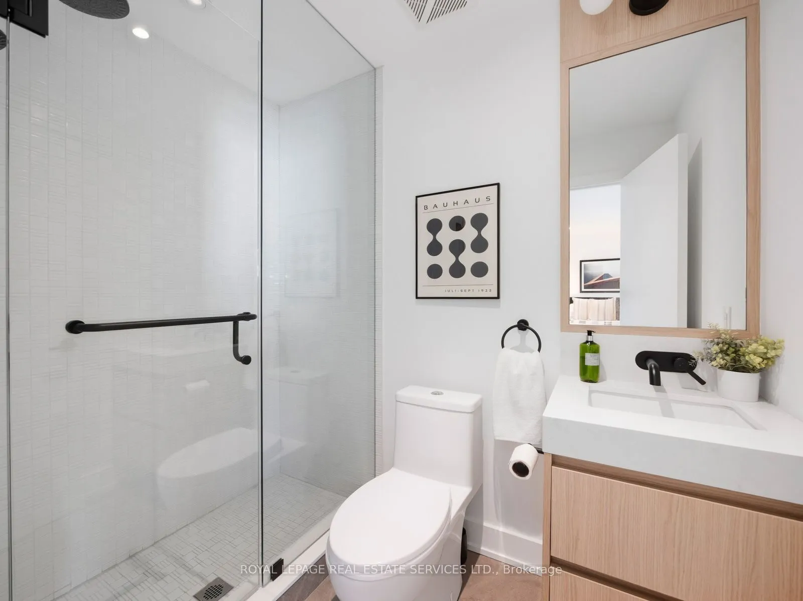 374 Spadina Road