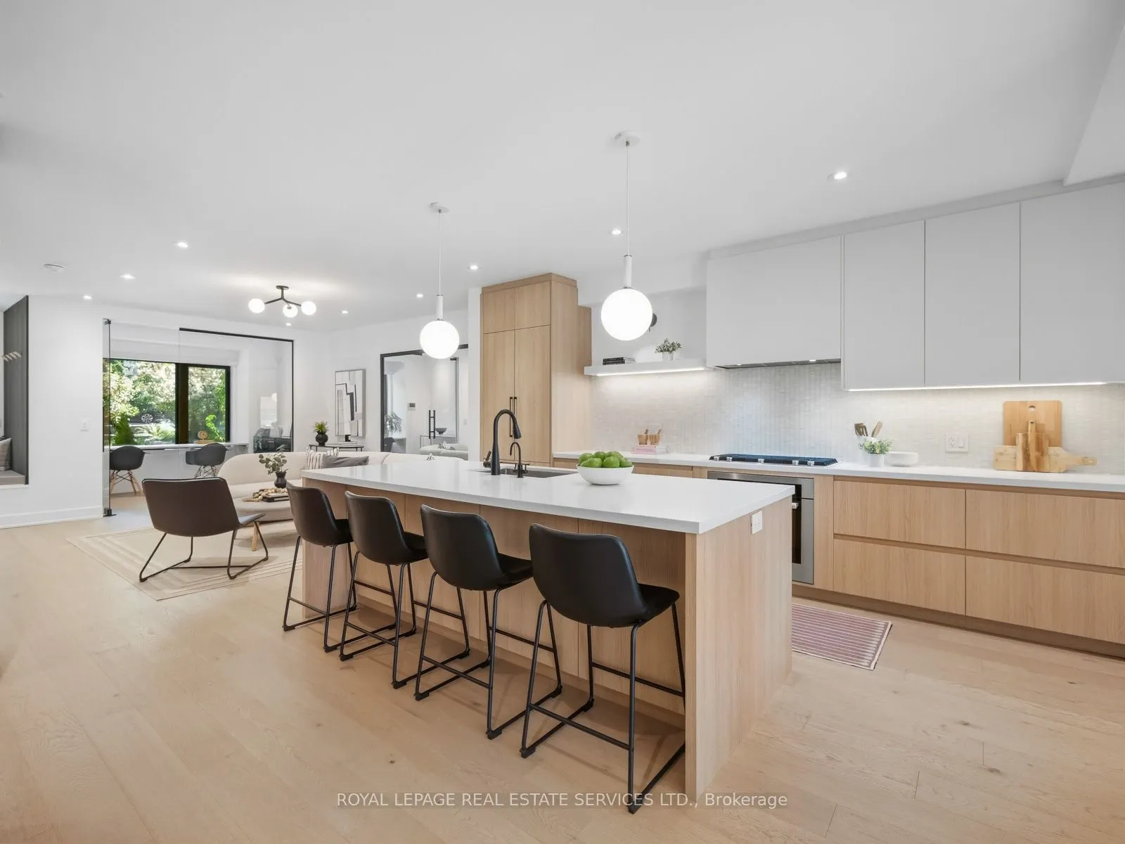 374 Spadina Road