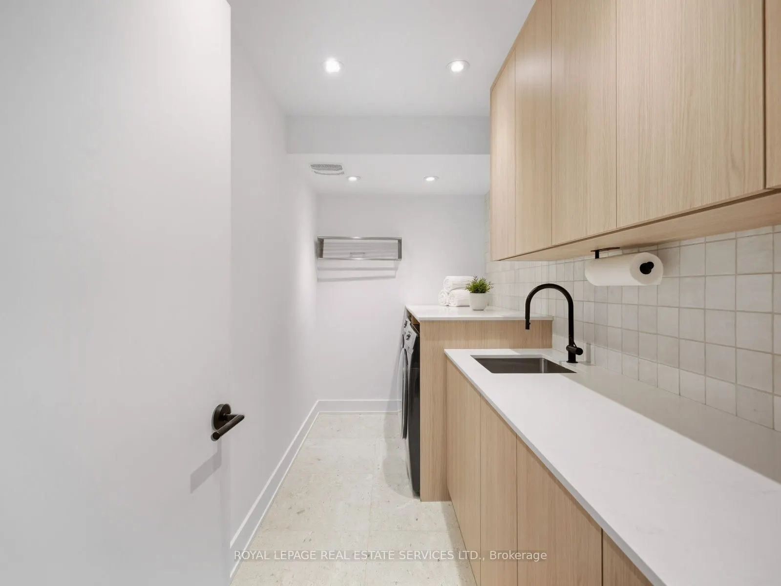 374 Spadina Road