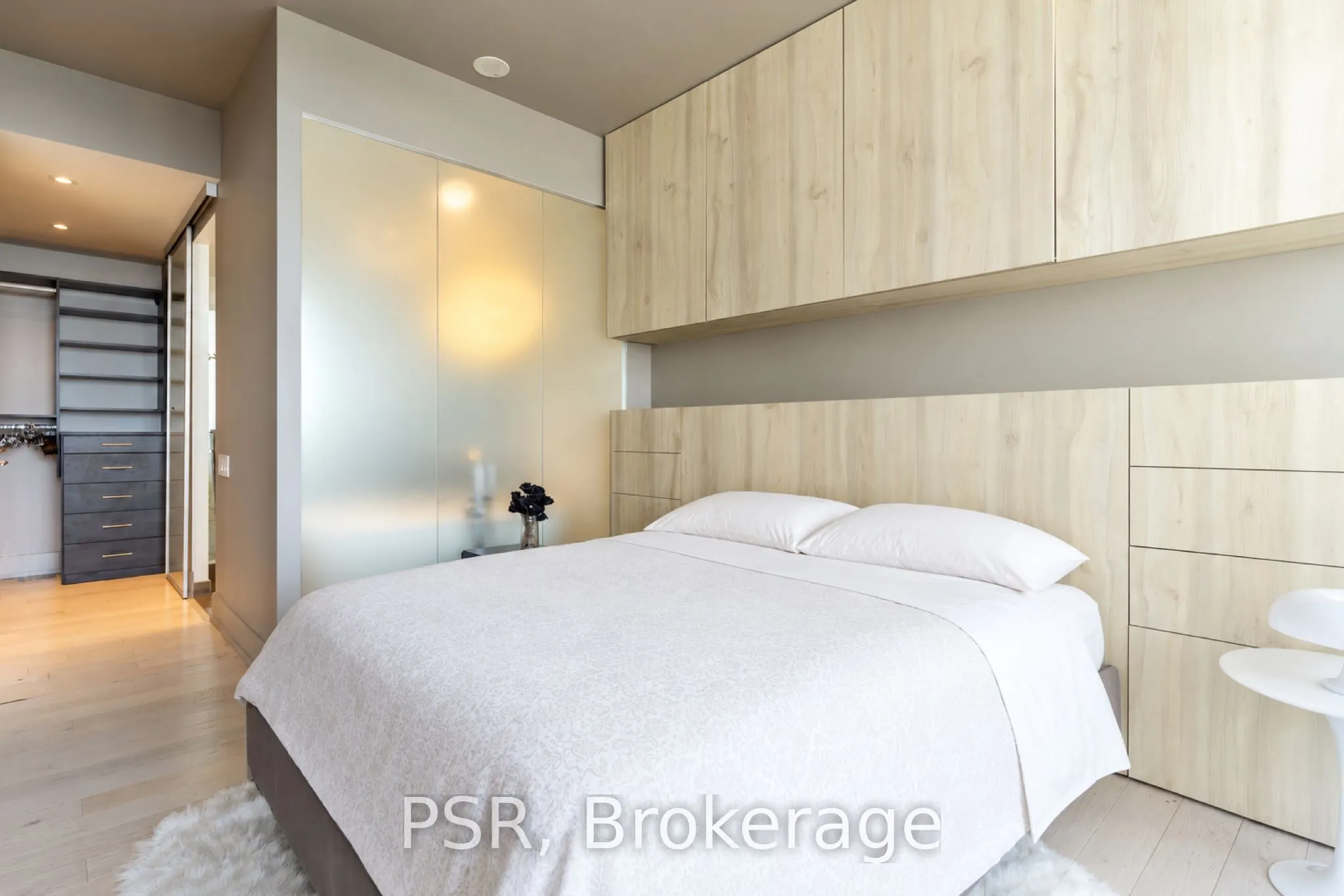 33 Charles Street E #4505