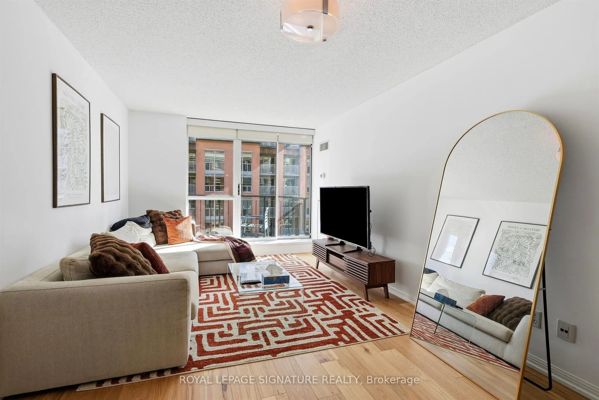 1000 King Street W #513