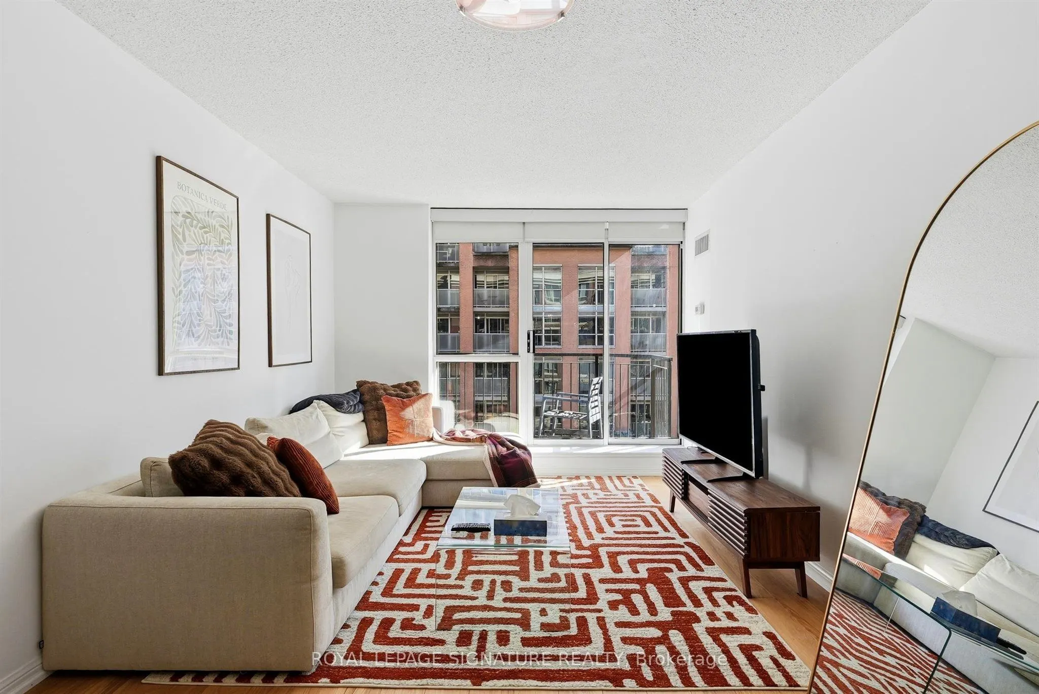 1000 King Street W #513