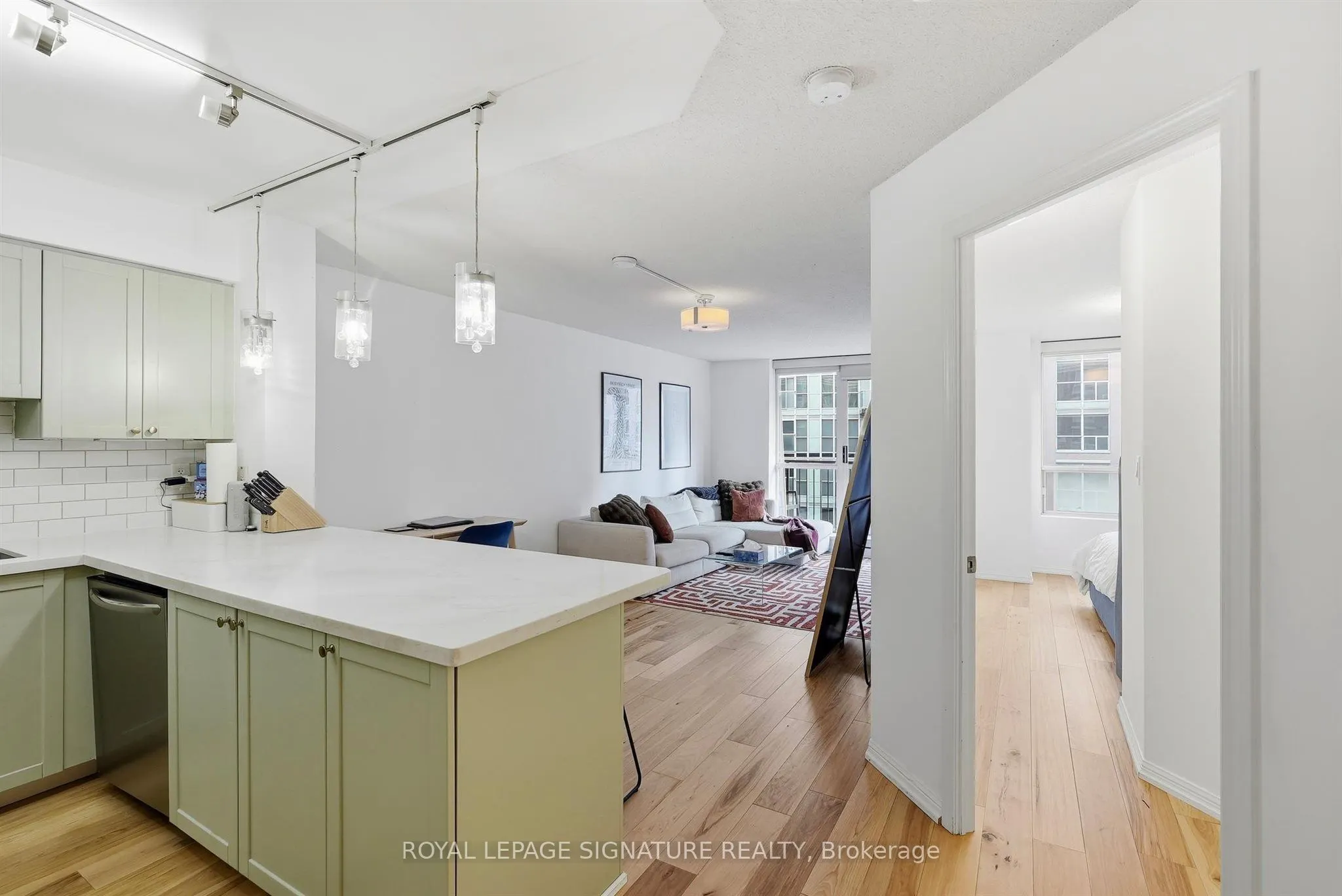 1000 King Street W #513