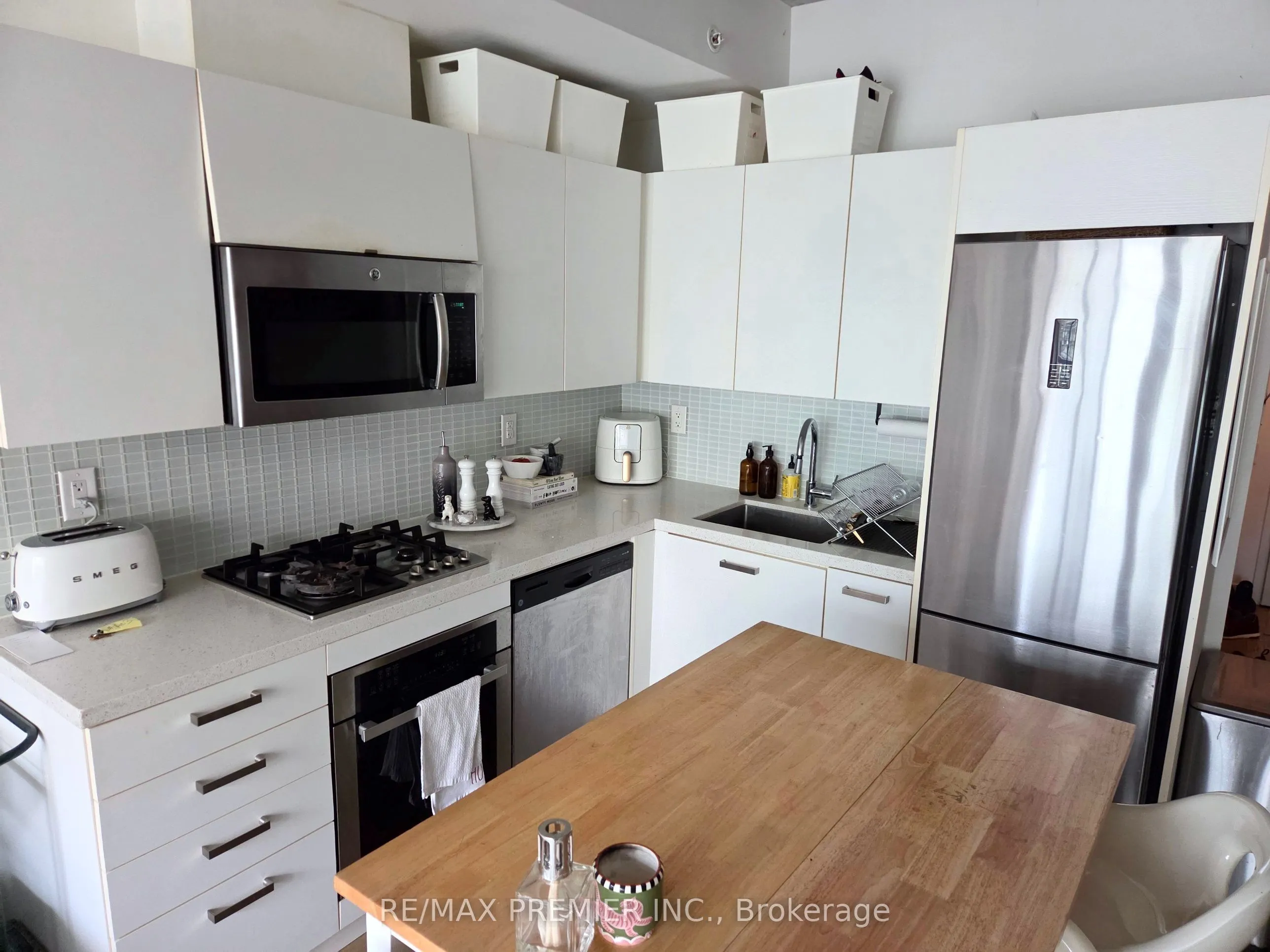 39 Brant Street #403