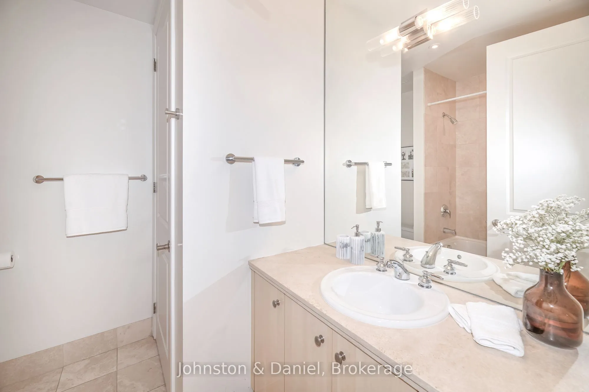 48 St Clair Avenue W #1105