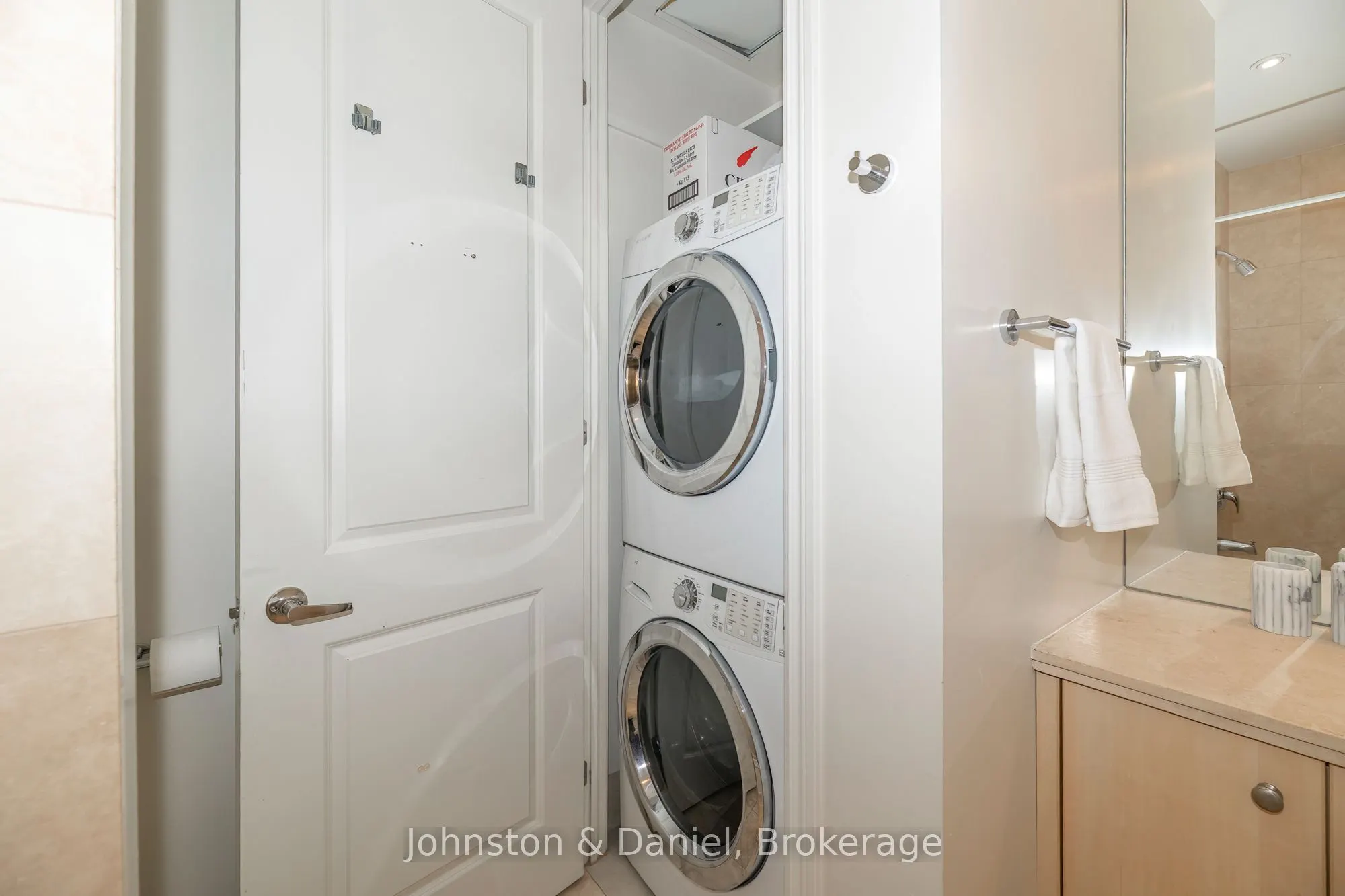 48 St Clair Avenue W #1105