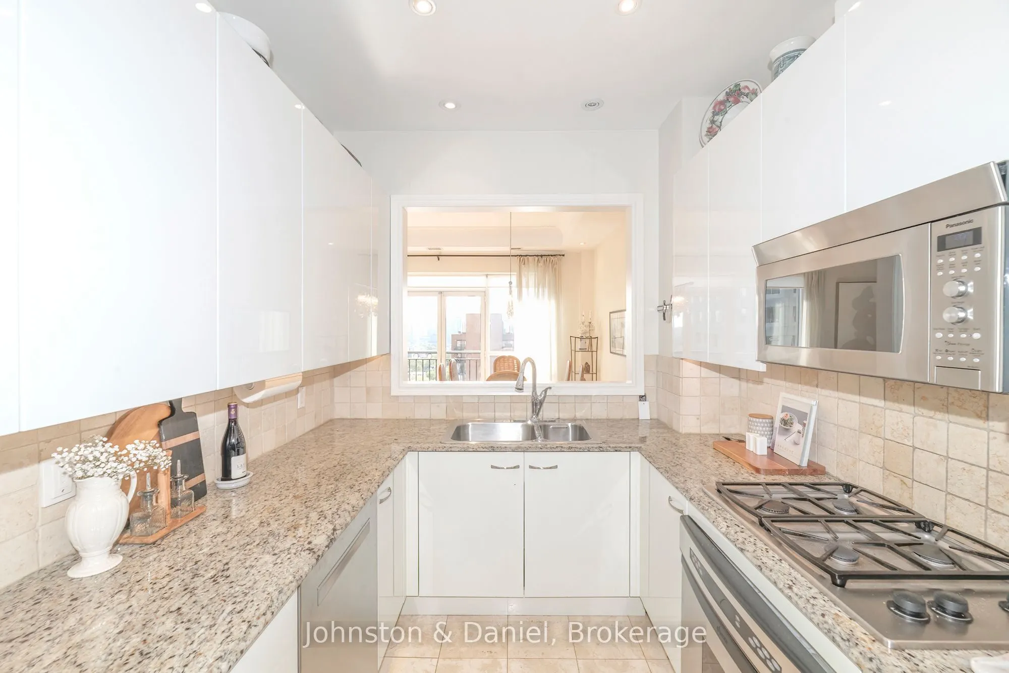 48 St Clair Avenue W #1105