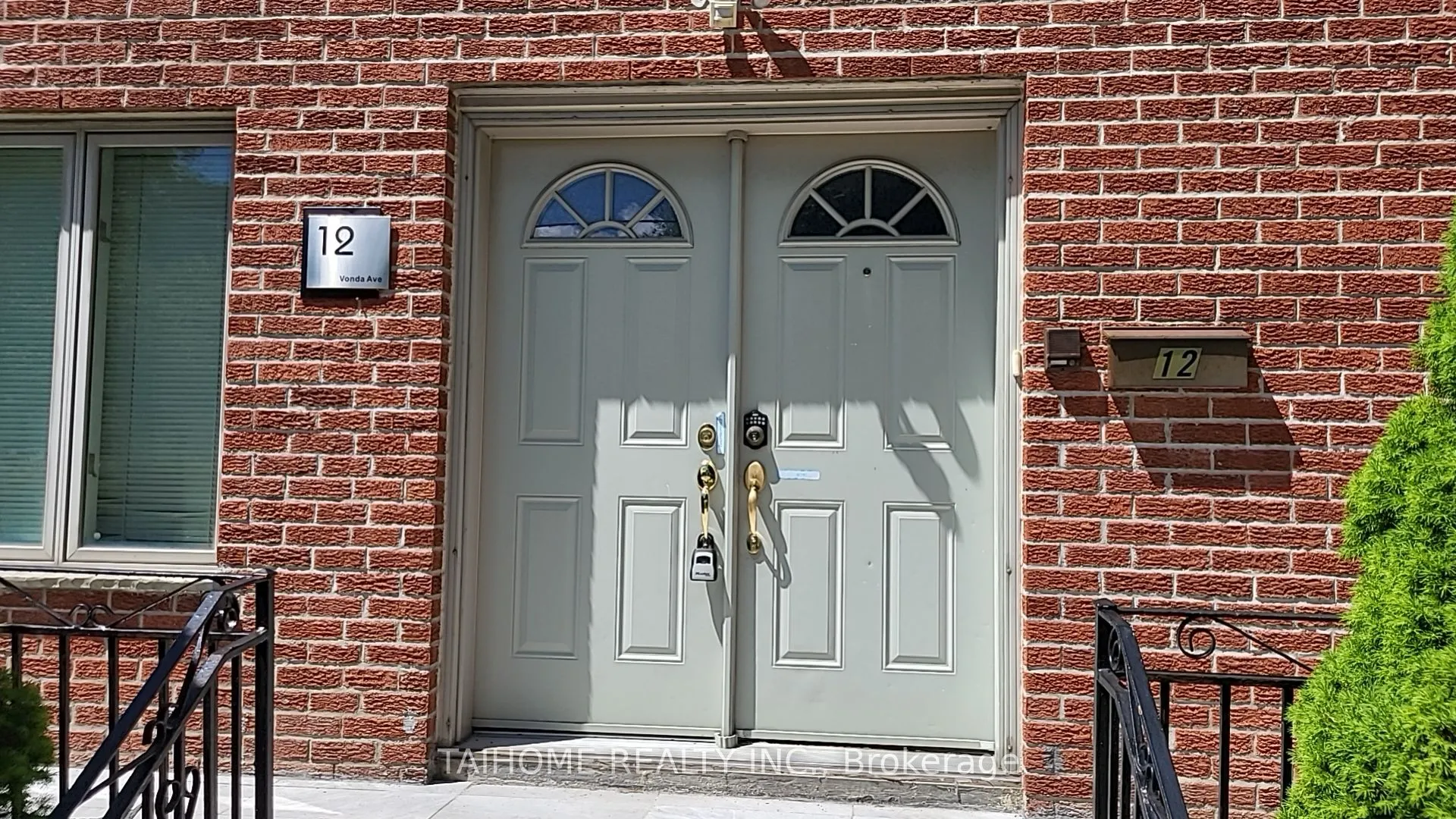 12 Vonda Avenue