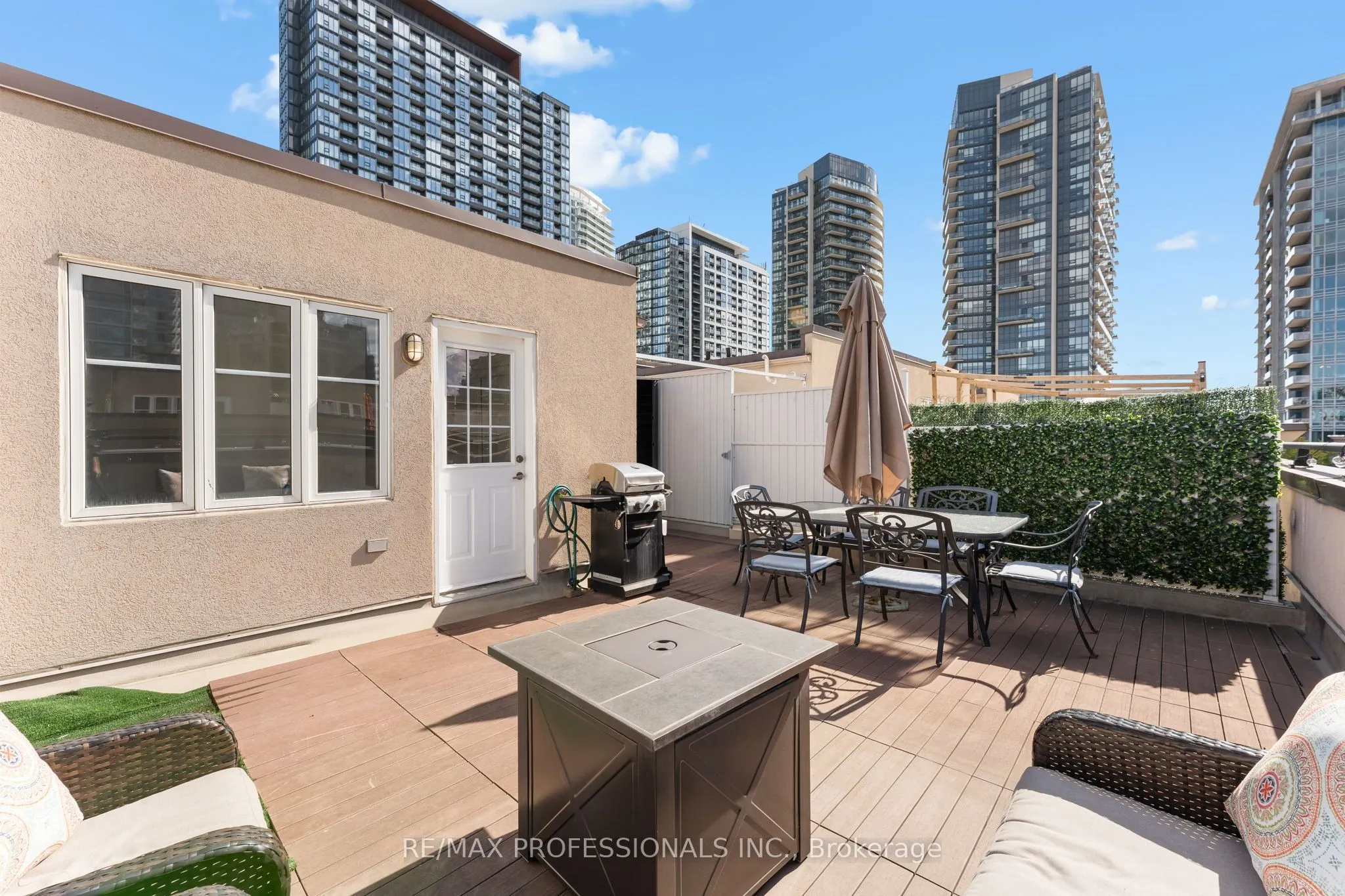 34 Western Battery Road #439