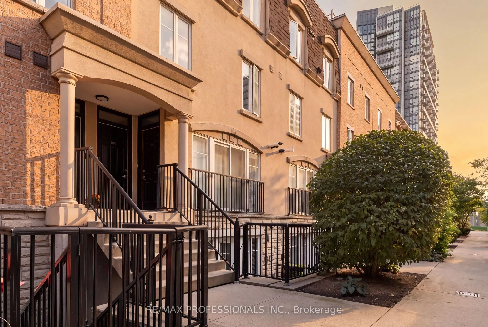 34 Western Battery Road #439